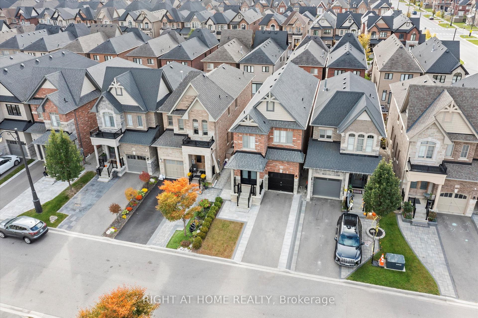 Photo 2 of 250 Cranbrook Crescent, Vaughan, Kleinburg — HOMEH