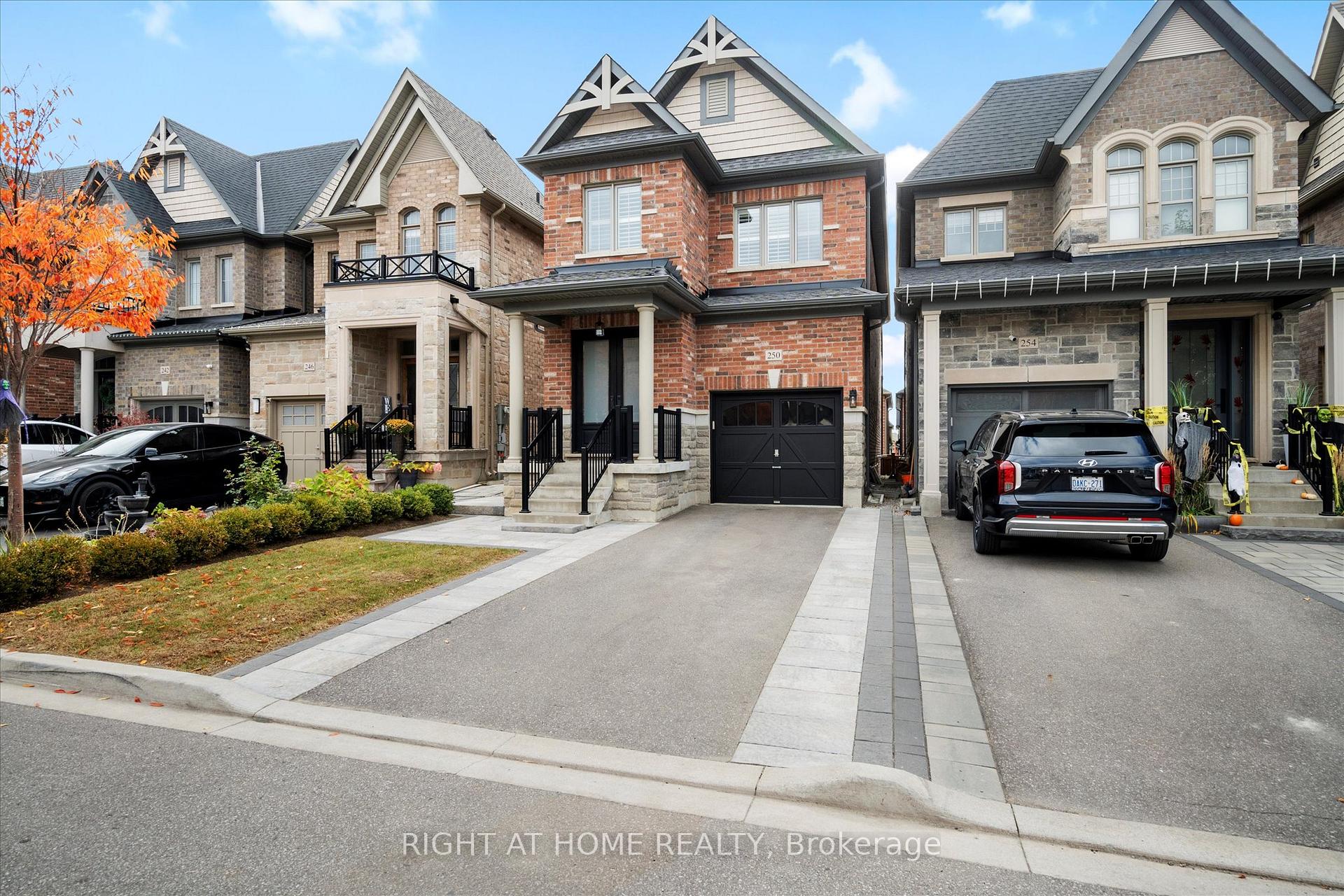 Photo 3 of 250 Cranbrook Crescent, Vaughan, Kleinburg — HOMEH