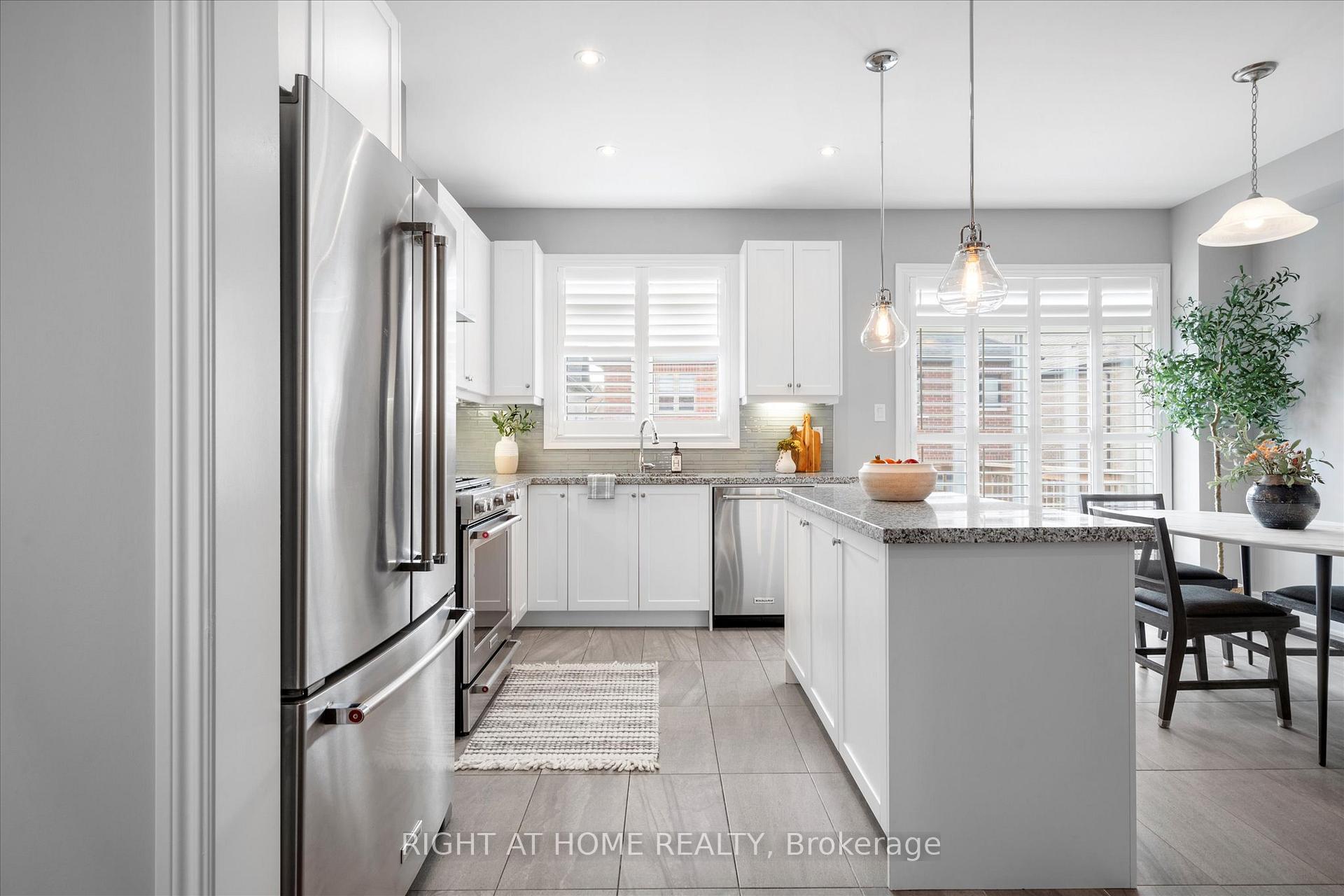 Photo 11 of 250 Cranbrook Crescent, Vaughan, Kleinburg — HOMEH