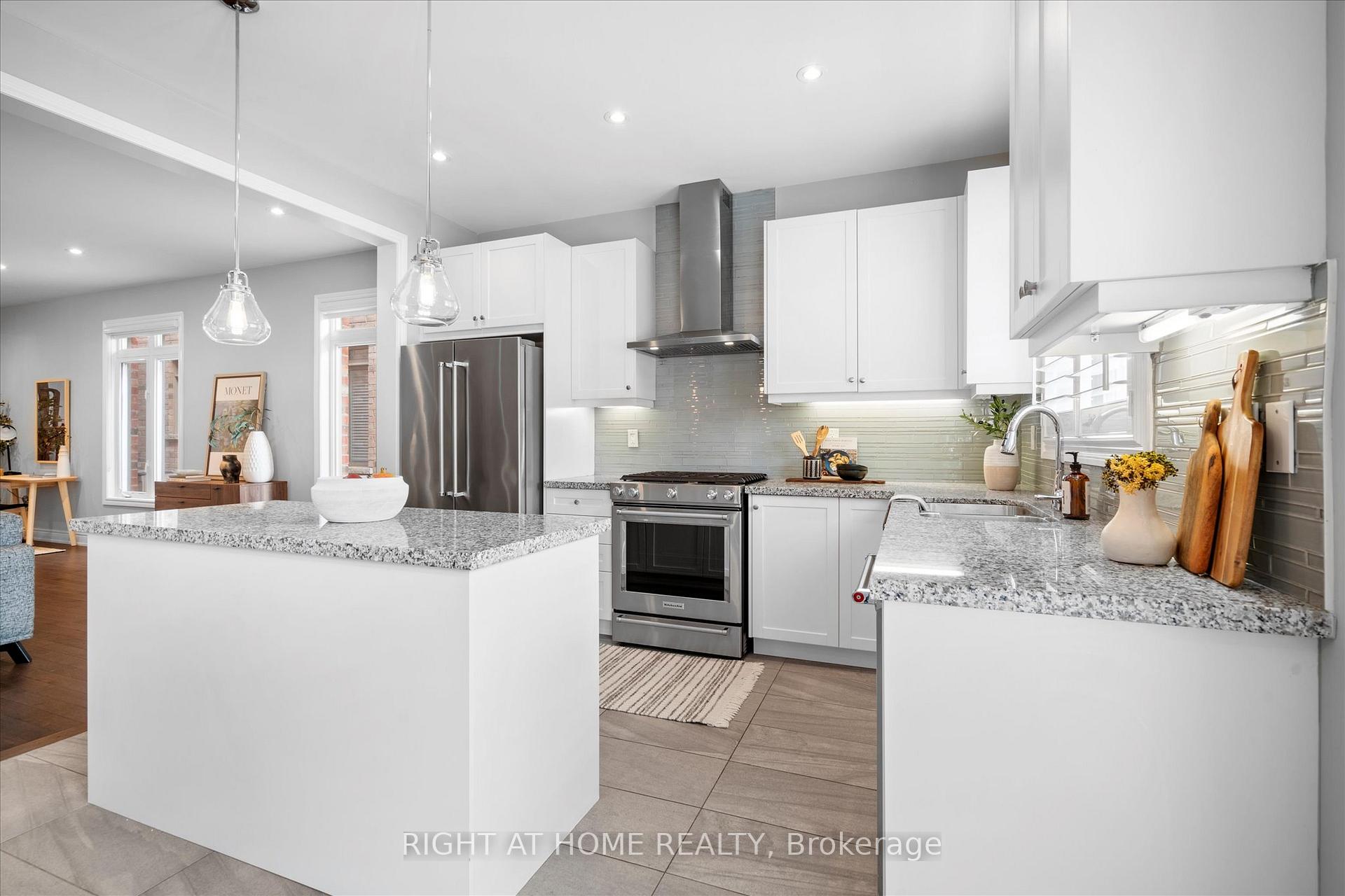 Photo 12 of 250 Cranbrook Crescent, Vaughan, Kleinburg — HOMEH