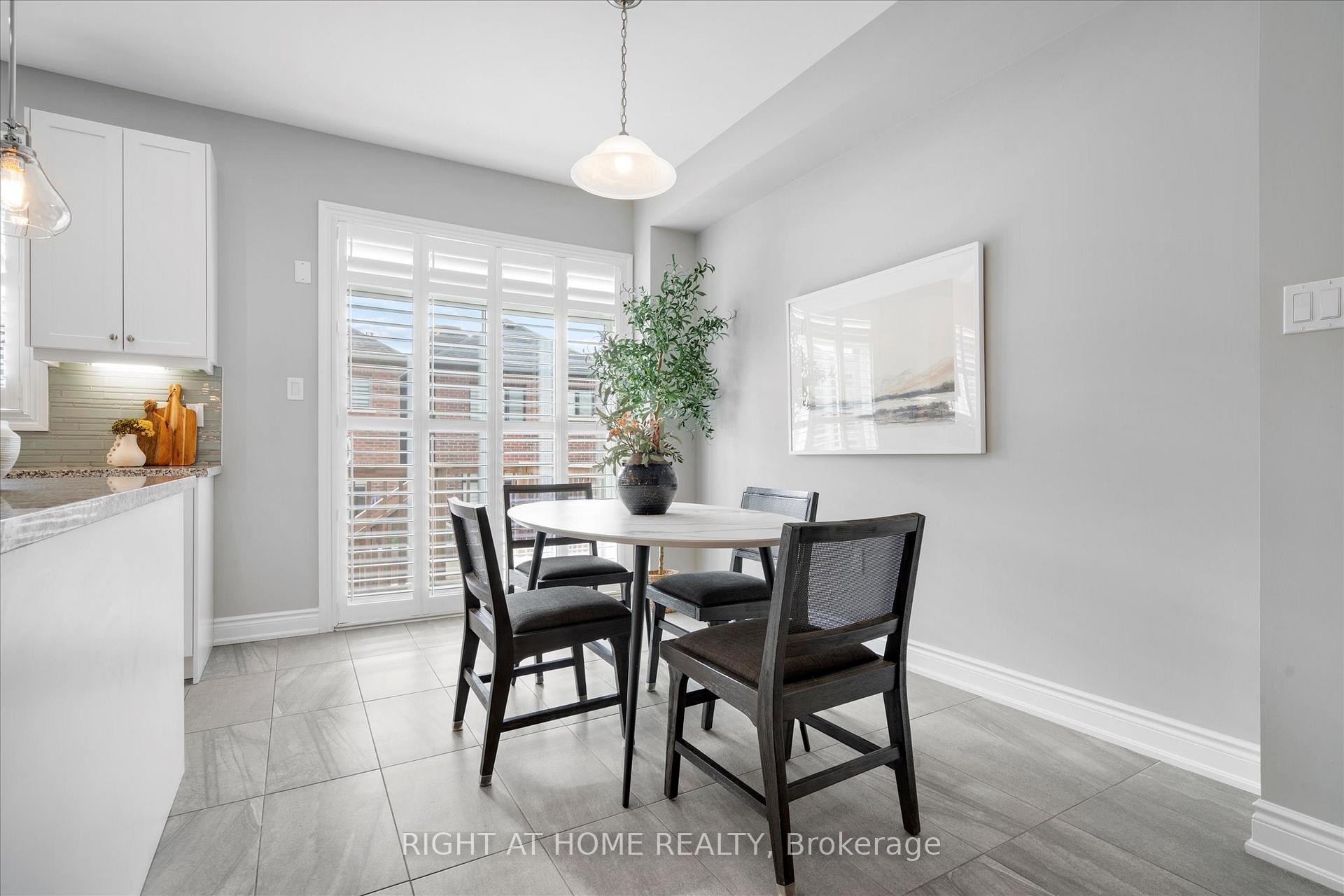Photo 13 of 250 Cranbrook Crescent, Vaughan, Kleinburg — HOMEH