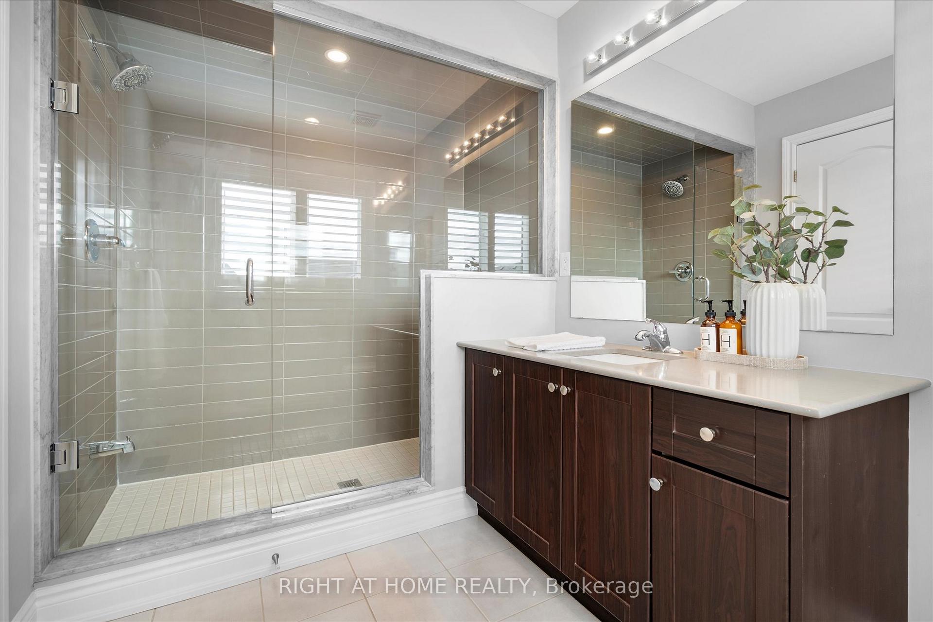 Photo 21 of 250 Cranbrook Crescent, Vaughan, Kleinburg — HOMEH