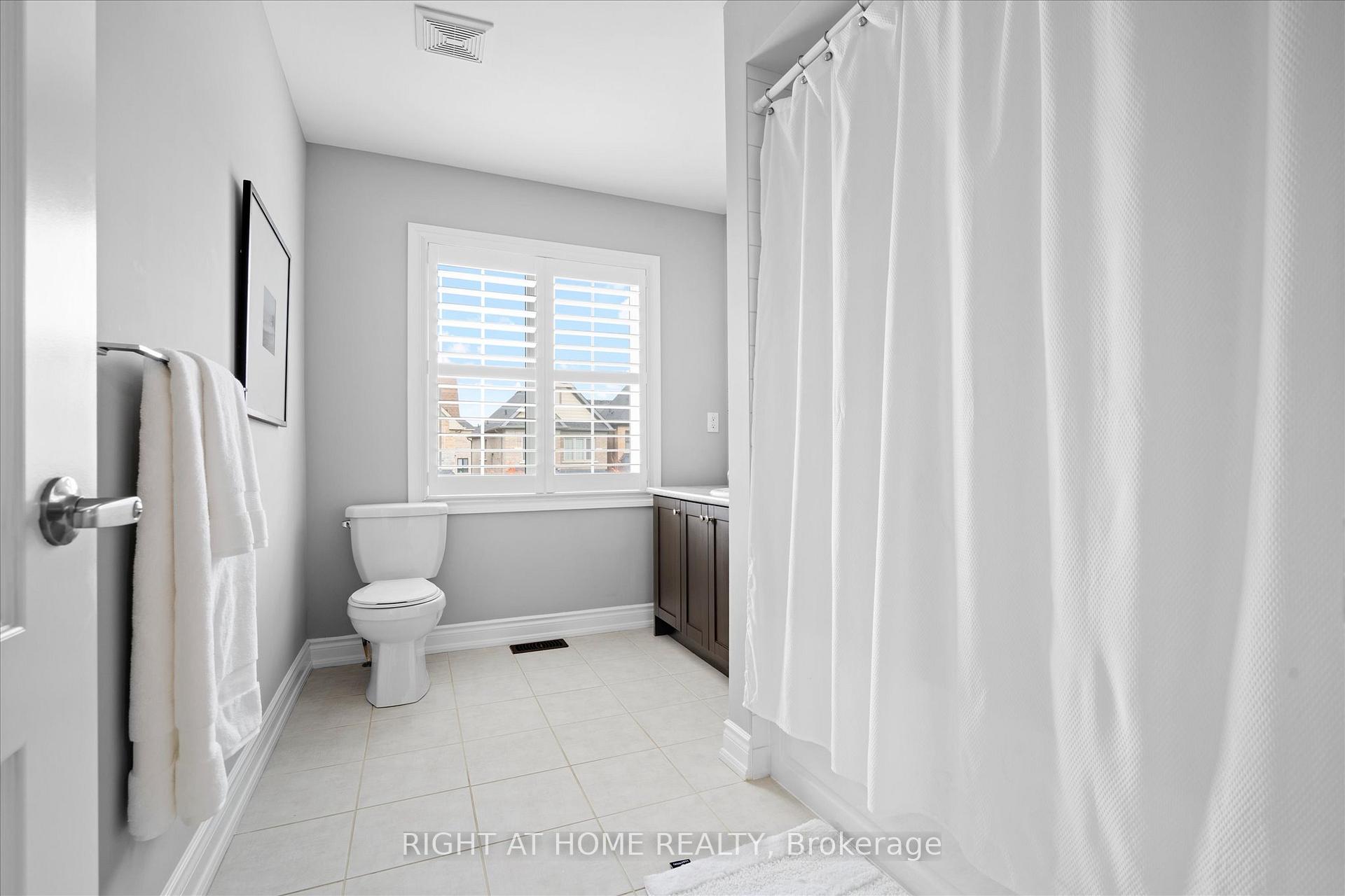 Photo 25 of 250 Cranbrook Crescent, Vaughan, Kleinburg — HOMEH