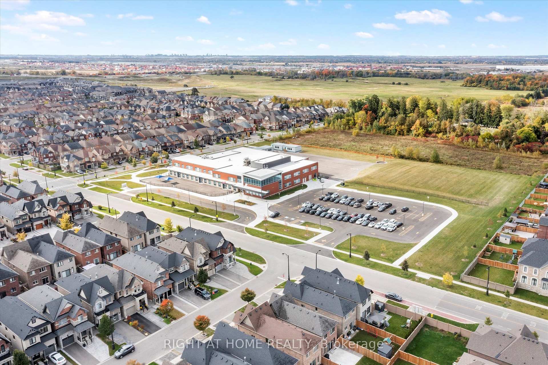 Photo 31 of 250 Cranbrook Crescent, Vaughan, Kleinburg — HOMEH
