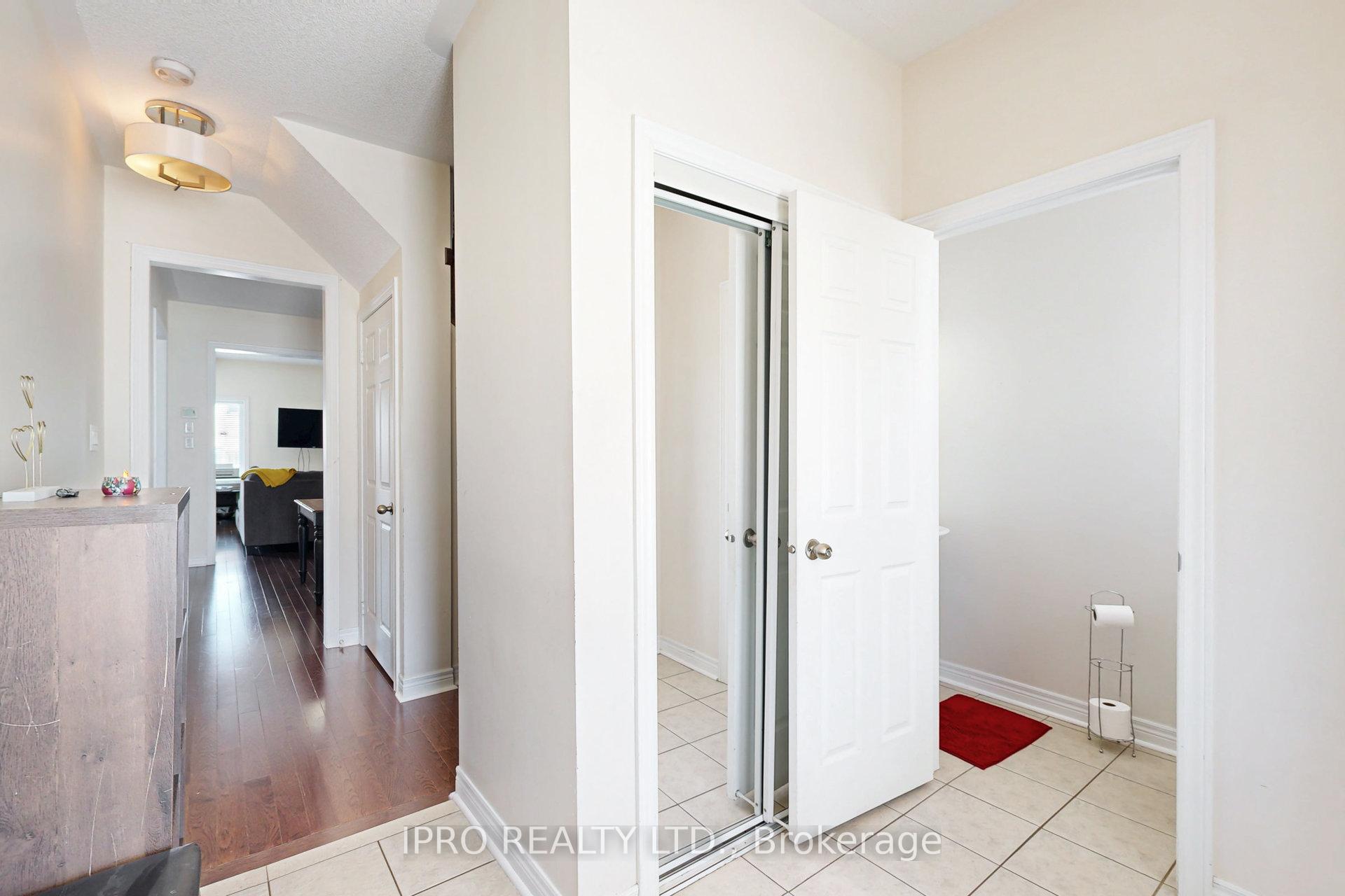 Photo 6 of 11 Pearcey Crescent, Barrie, West Bayfield — HOMEH