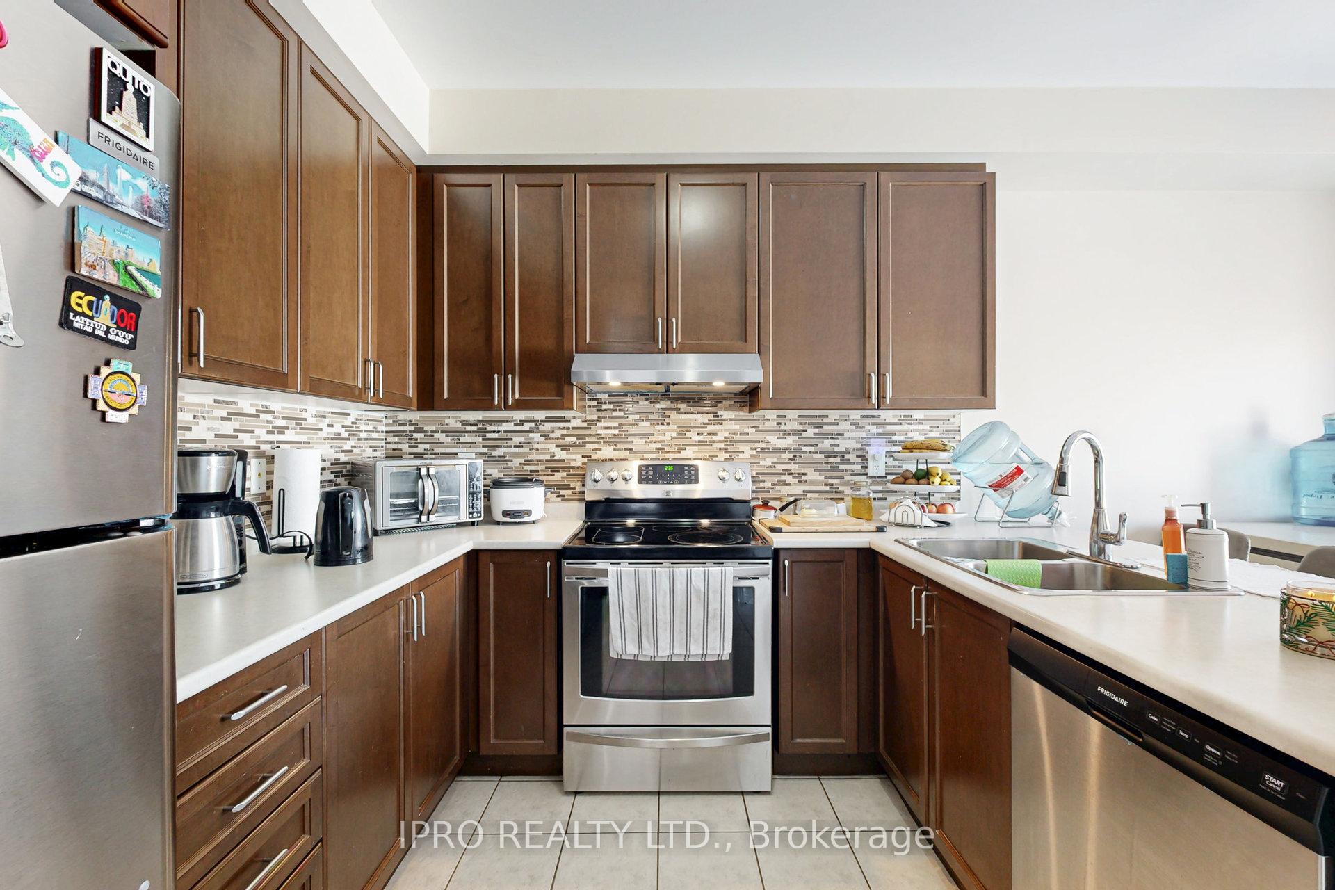 Photo 12 of 11 Pearcey Crescent, Barrie, West Bayfield — HOMEH