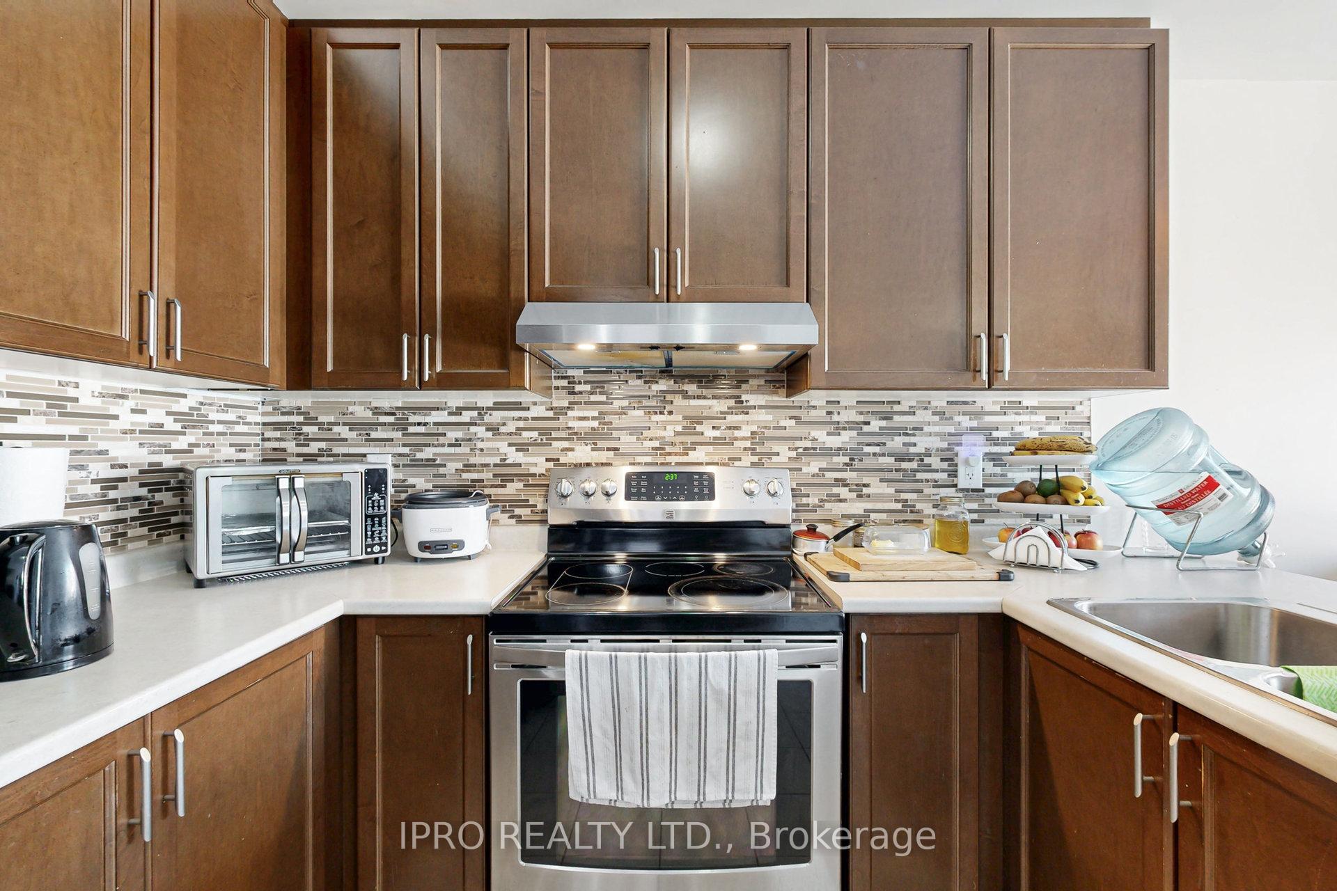 Photo 13 of 11 Pearcey Crescent, Barrie, West Bayfield — HOMEH