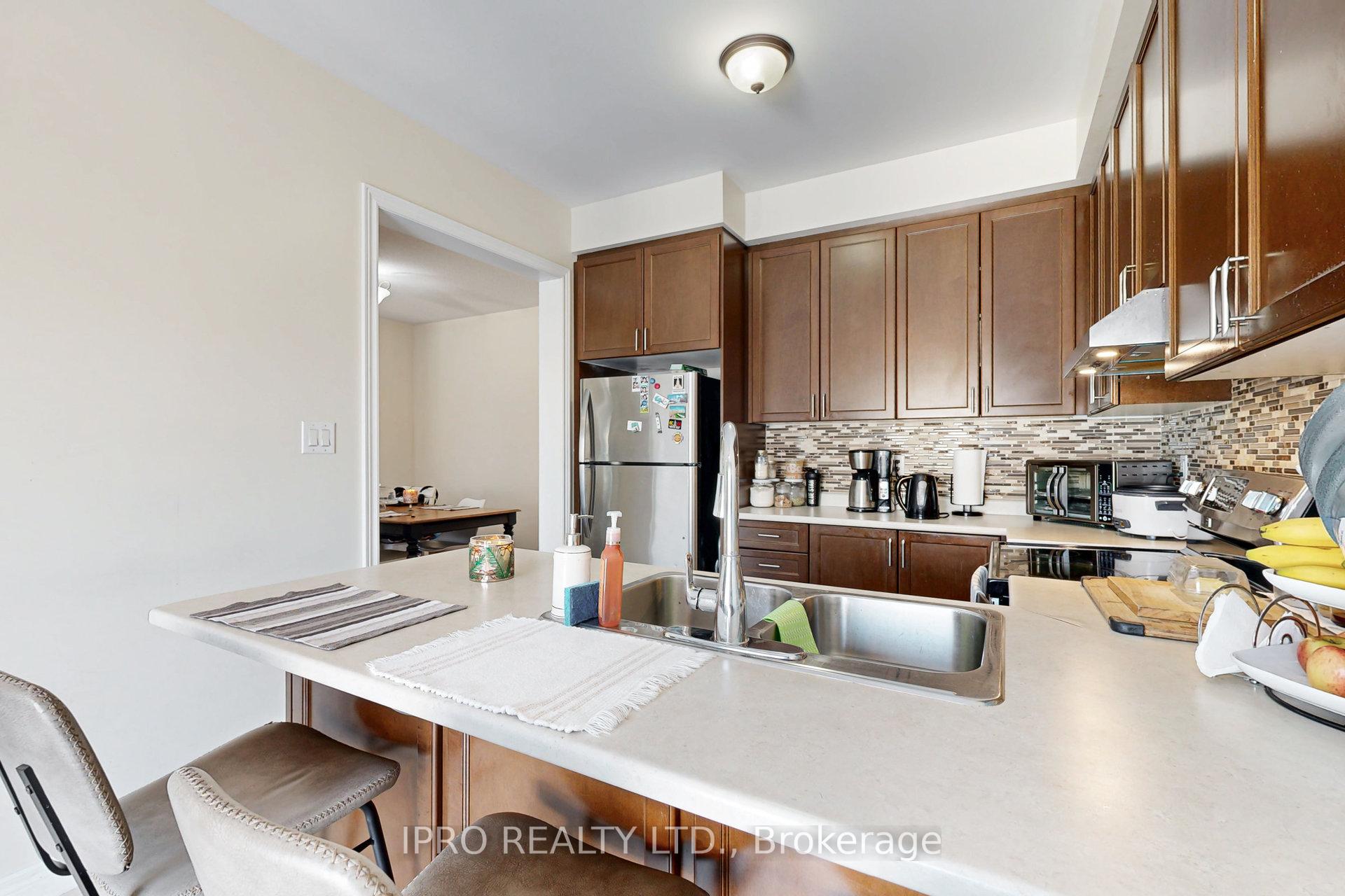 Photo 15 of 11 Pearcey Crescent, Barrie, West Bayfield — HOMEH