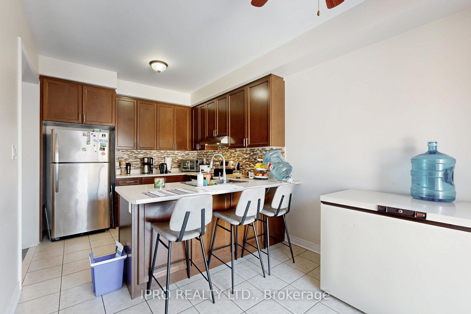 Photo 16 of 11 Pearcey Crescent, Barrie, West Bayfield — HOMEH