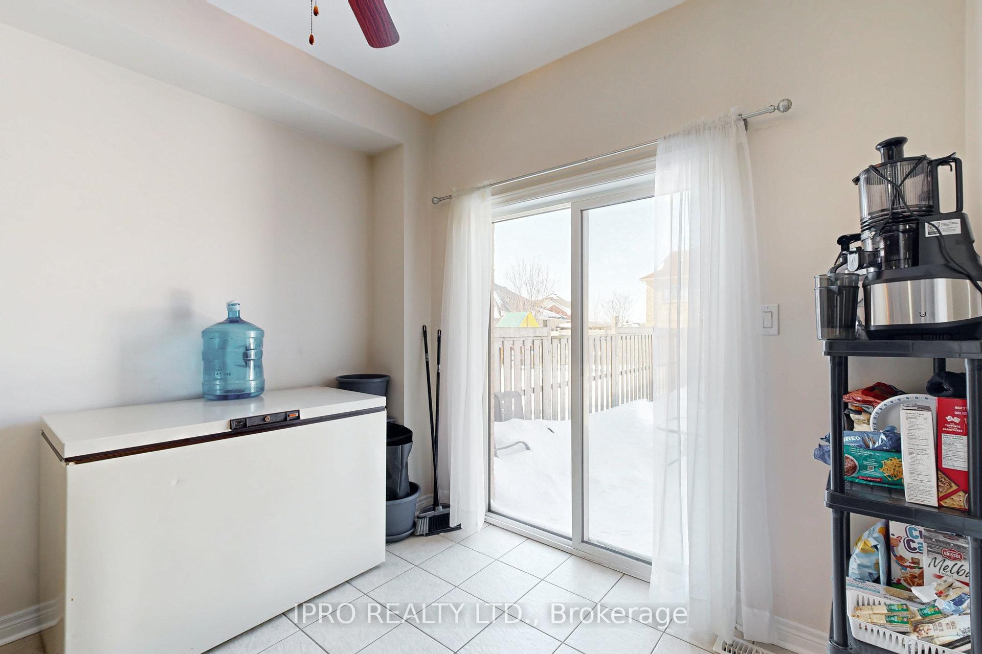 Photo 17 of 11 Pearcey Crescent, Barrie, West Bayfield — HOMEH