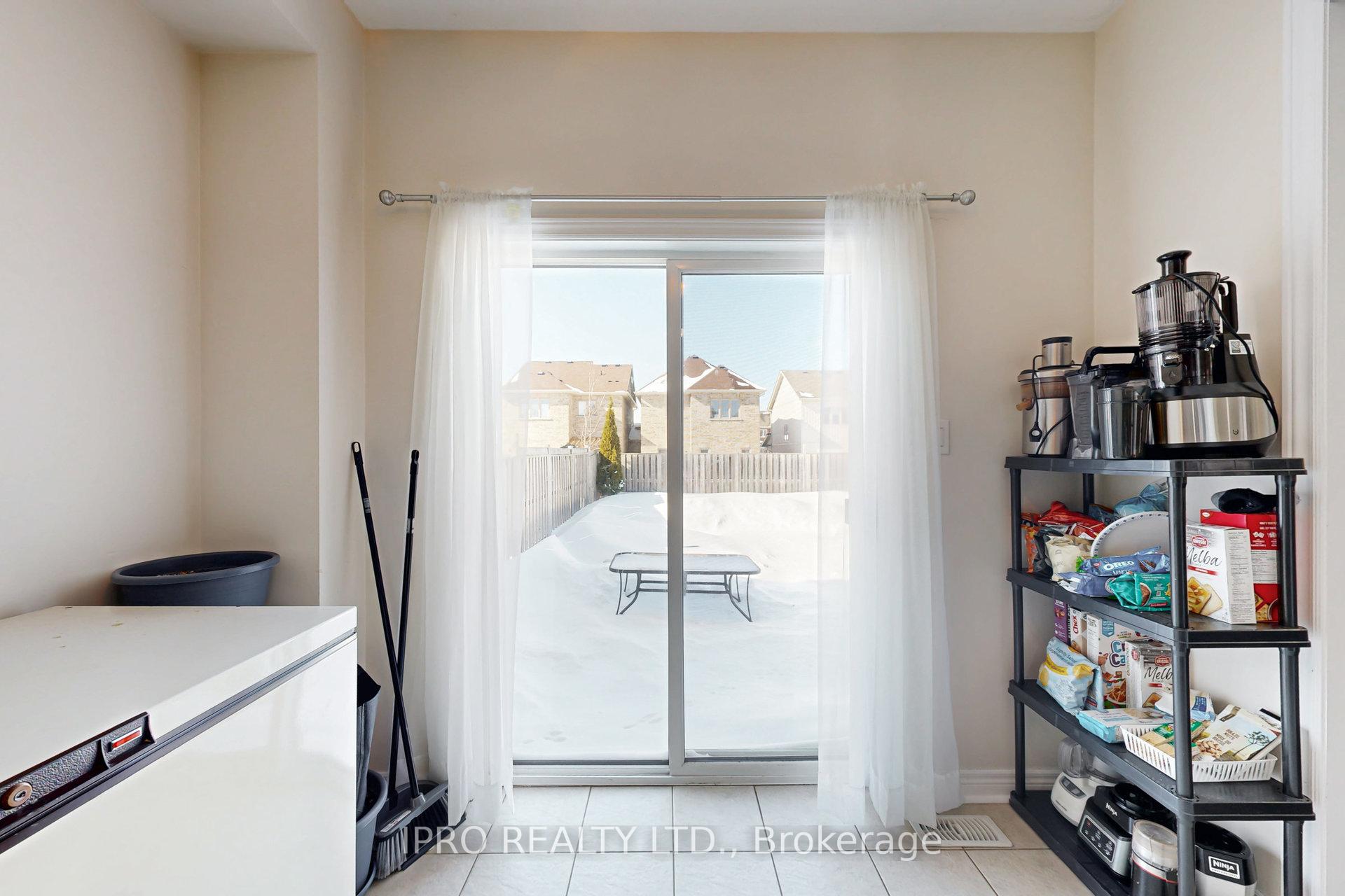Photo 18 of 11 Pearcey Crescent, Barrie, West Bayfield — HOMEH