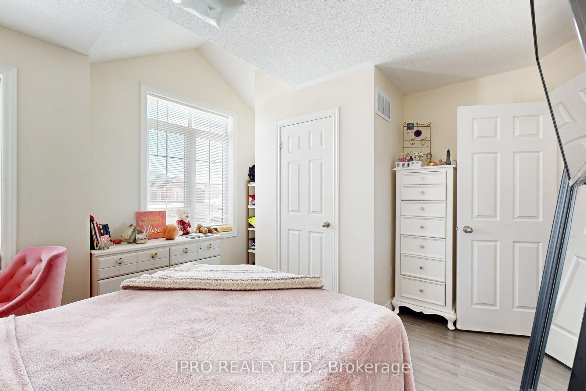 Photo 32 of 11 Pearcey Crescent, Barrie, West Bayfield — HOMEH