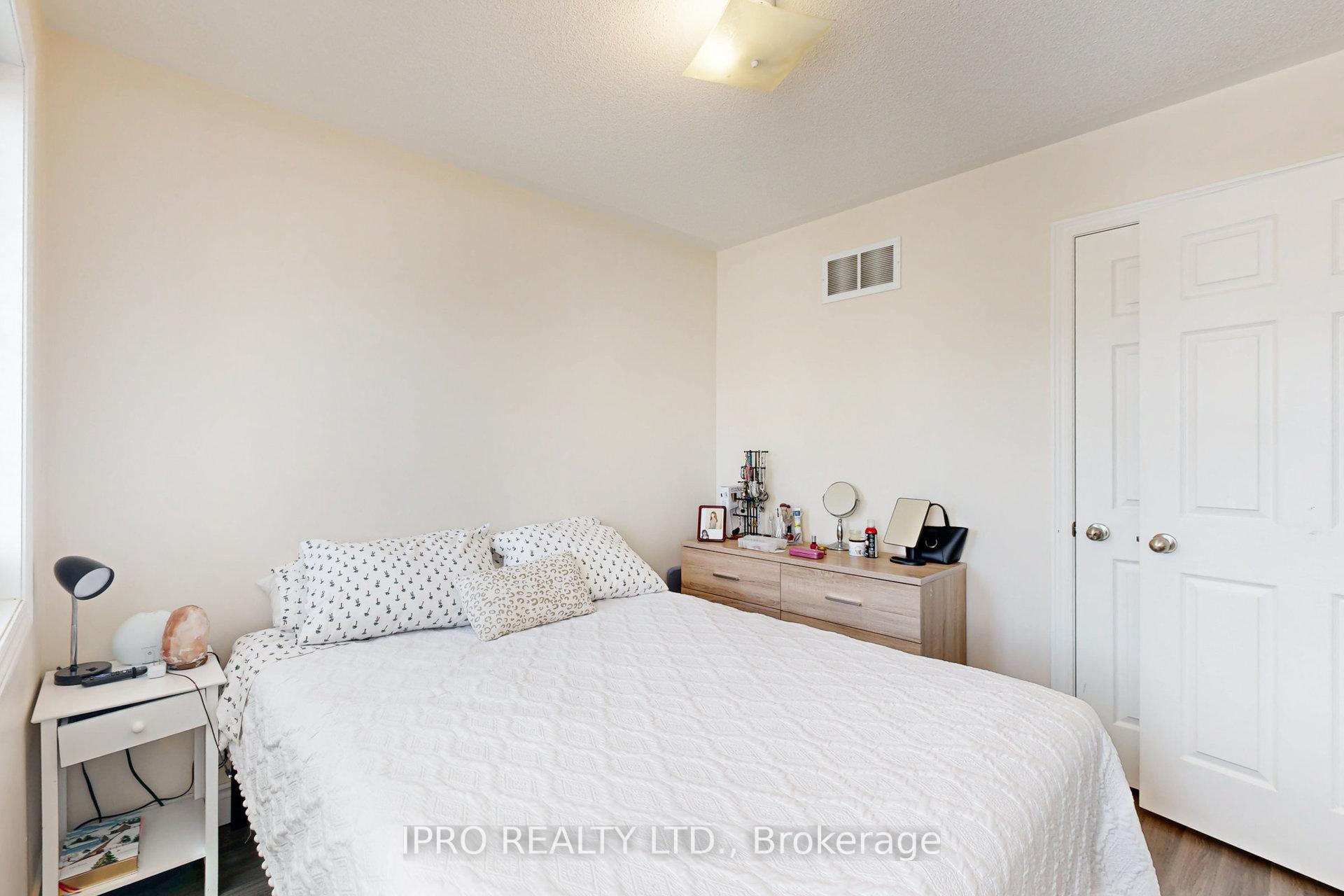 Photo 34 of 11 Pearcey Crescent, Barrie, West Bayfield — HOMEH