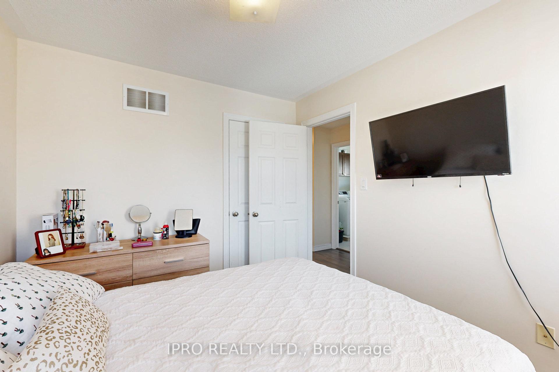 Photo 35 of 11 Pearcey Crescent, Barrie, West Bayfield — HOMEH