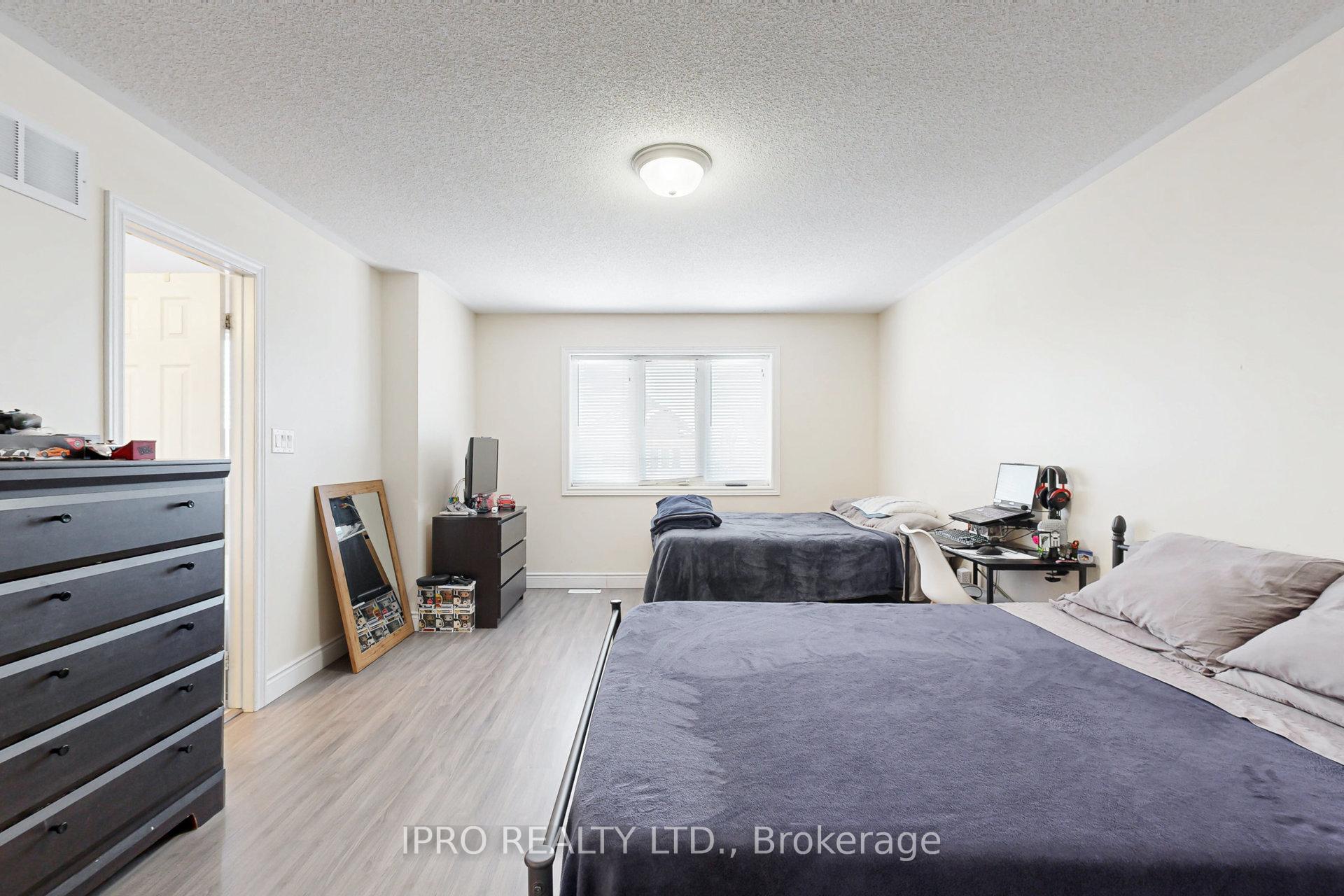 Photo 39 of 11 Pearcey Crescent, Barrie, West Bayfield — HOMEH