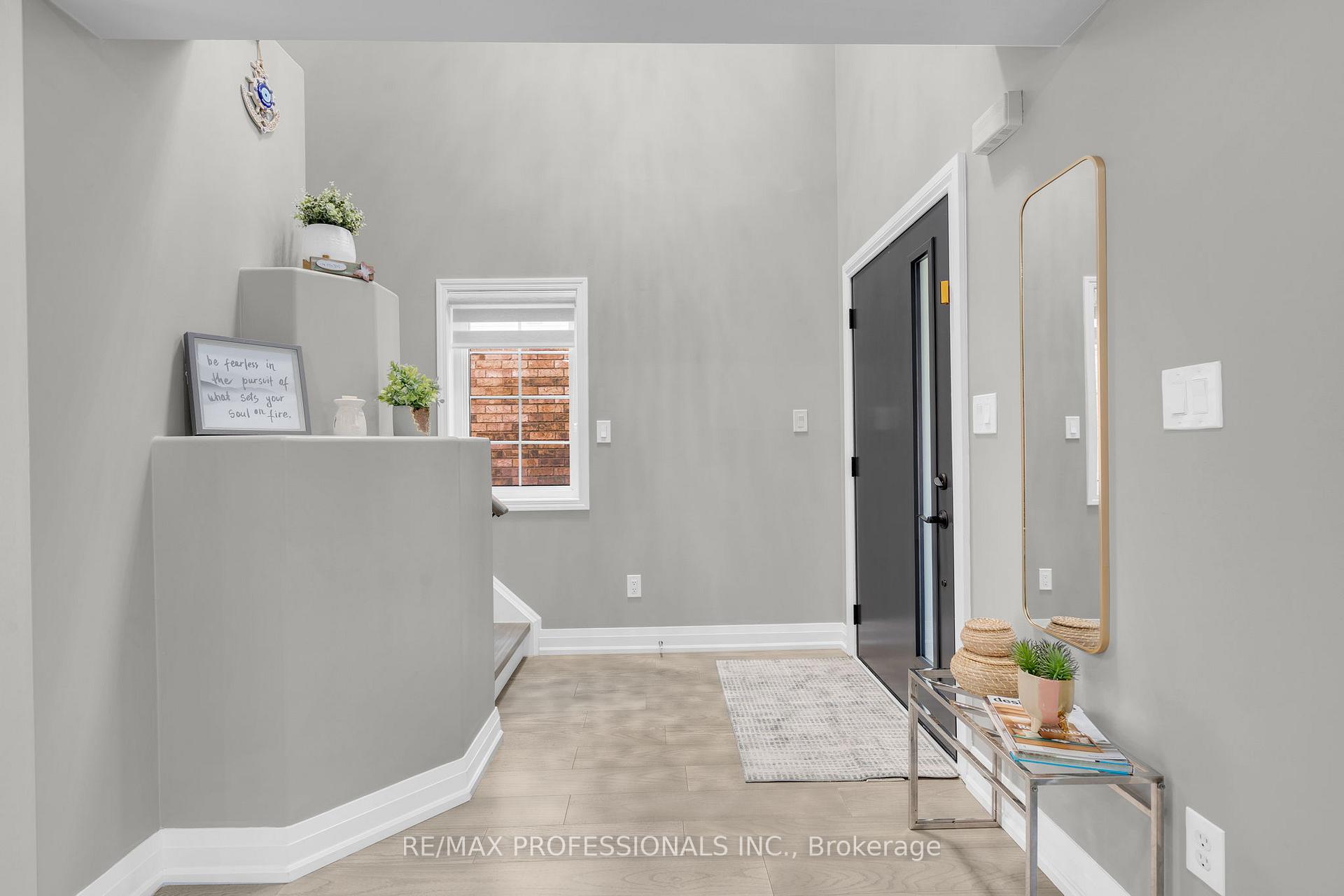 Photo 5 of 2208 Kenneth Crescent, Burlington, Orchard — HOMEH