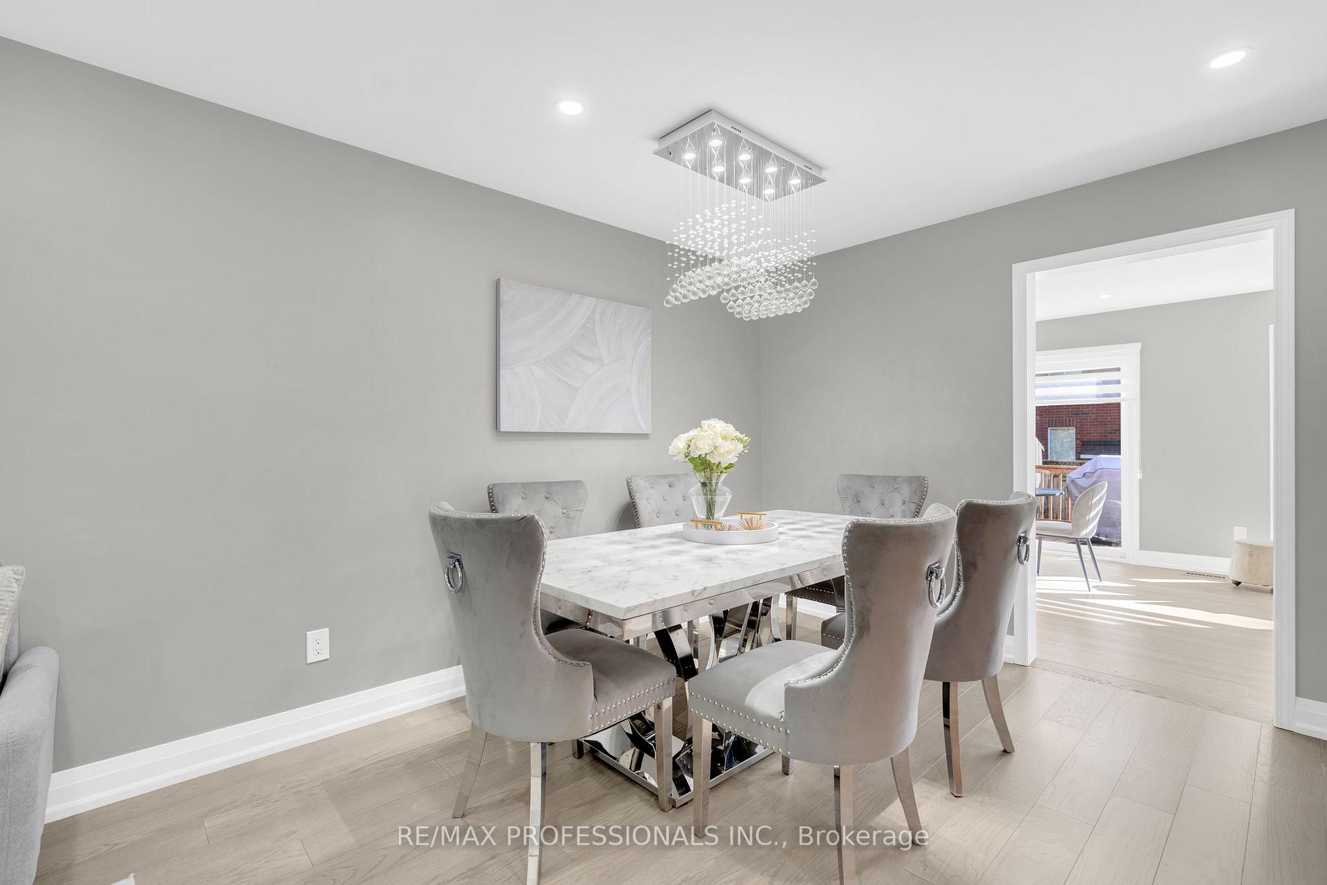 Photo 9 of 2208 Kenneth Crescent, Burlington, Orchard — HOMEH