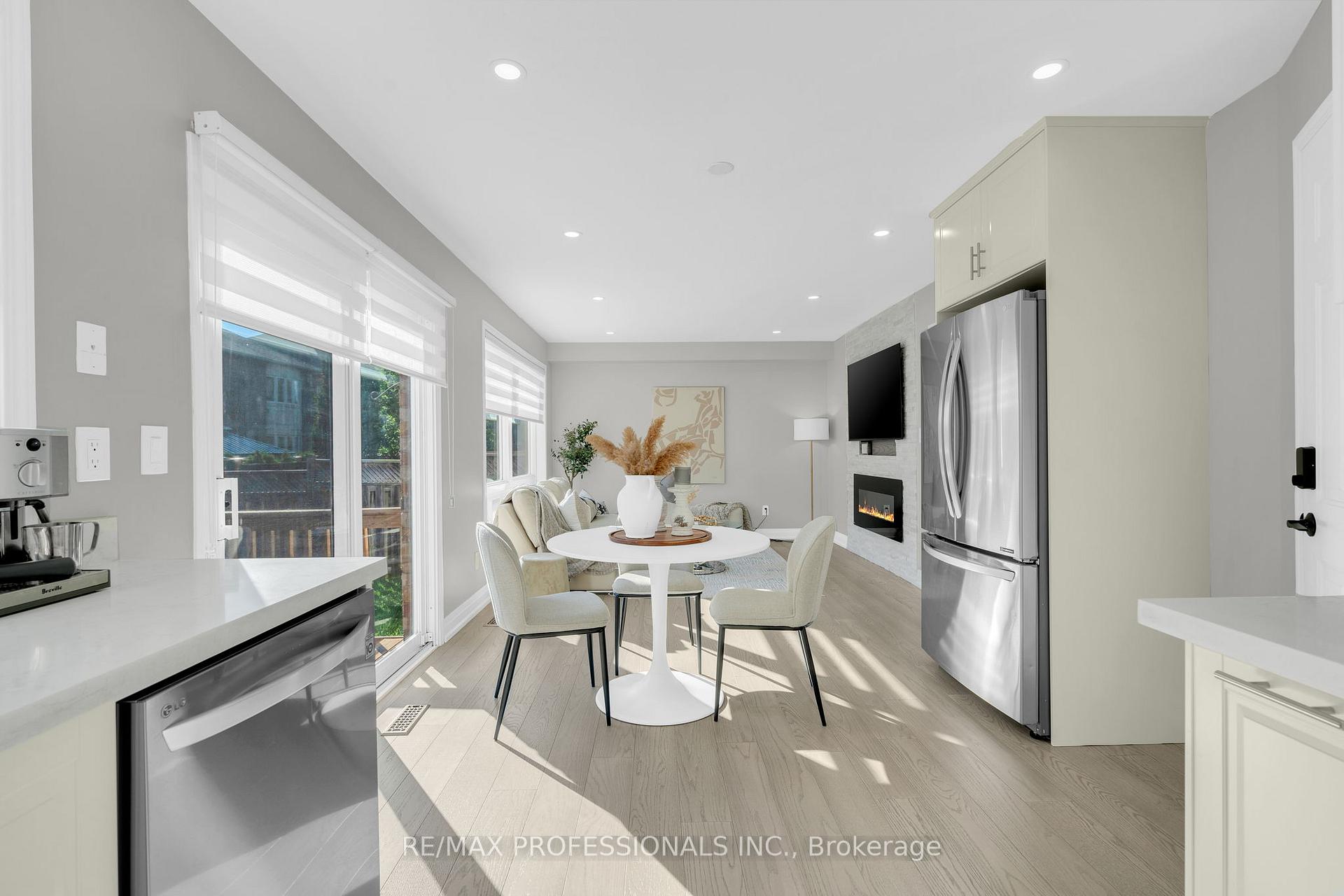 Photo 10 of 2208 Kenneth Crescent, Burlington, Orchard — HOMEH
