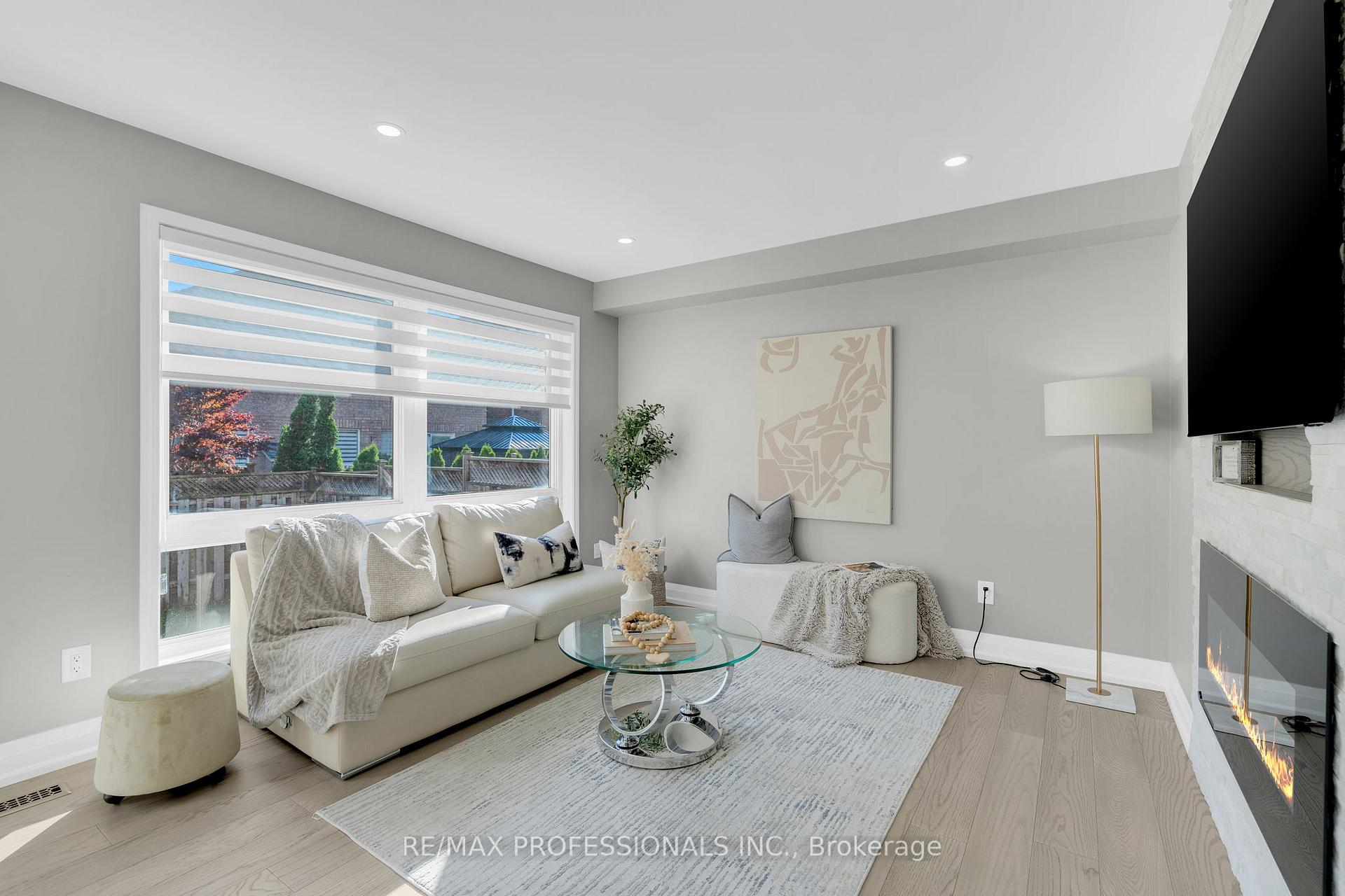 Photo 13 of 2208 Kenneth Crescent, Burlington, Orchard — HOMEH