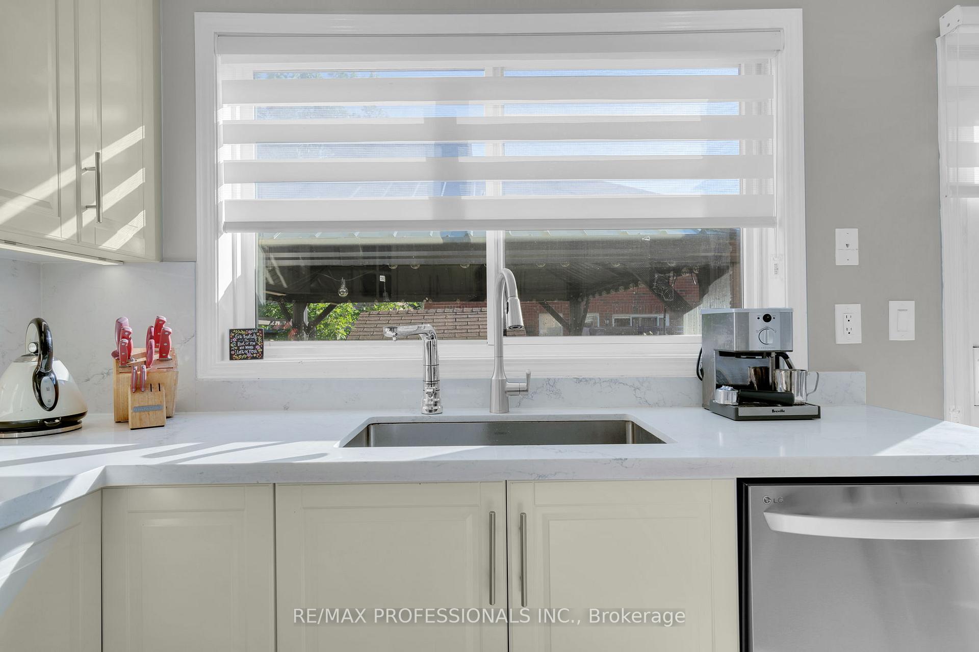 Photo 15 of 2208 Kenneth Crescent, Burlington, Orchard — HOMEH