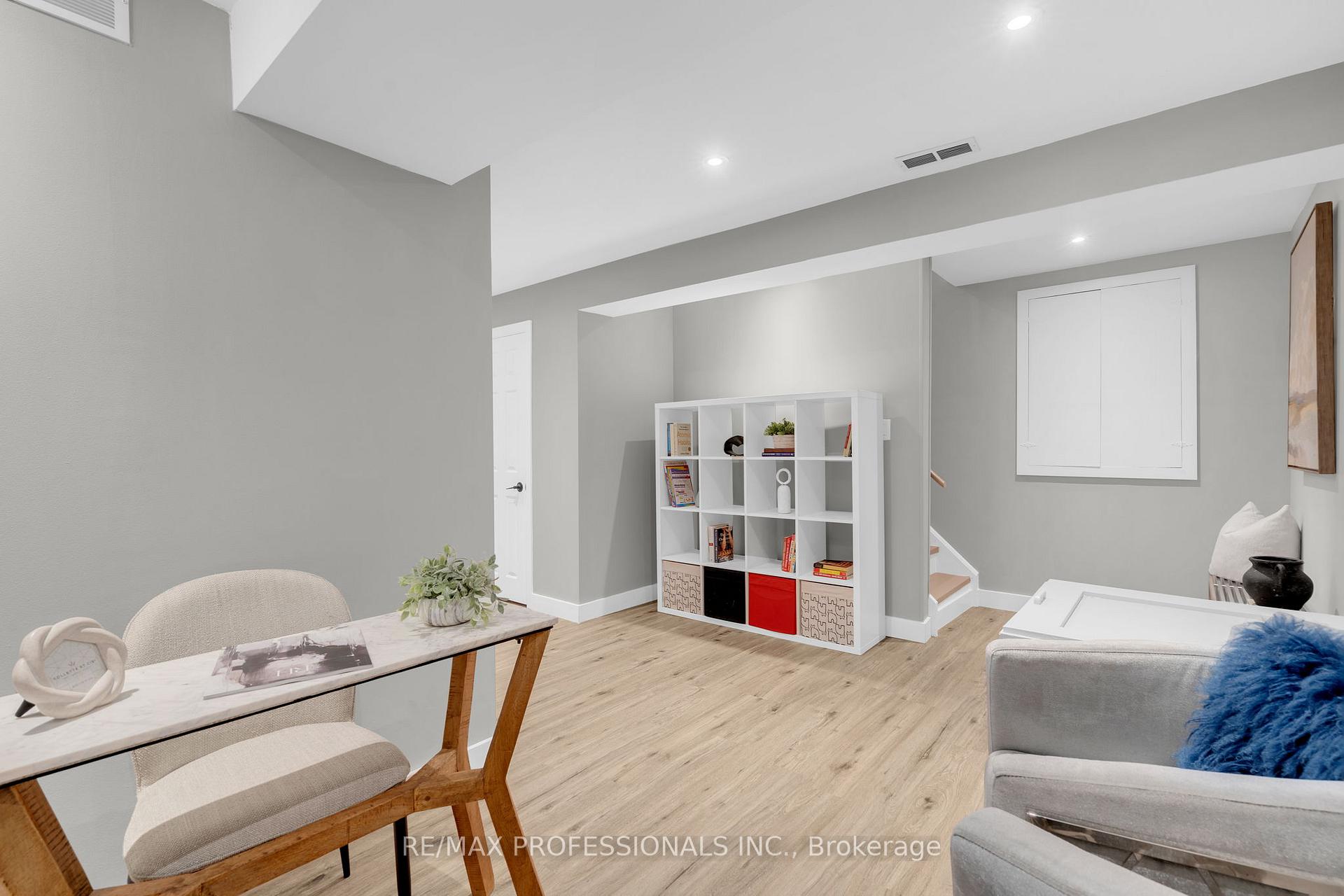 Photo 36 of 2208 Kenneth Crescent, Burlington, Orchard — HOMEH