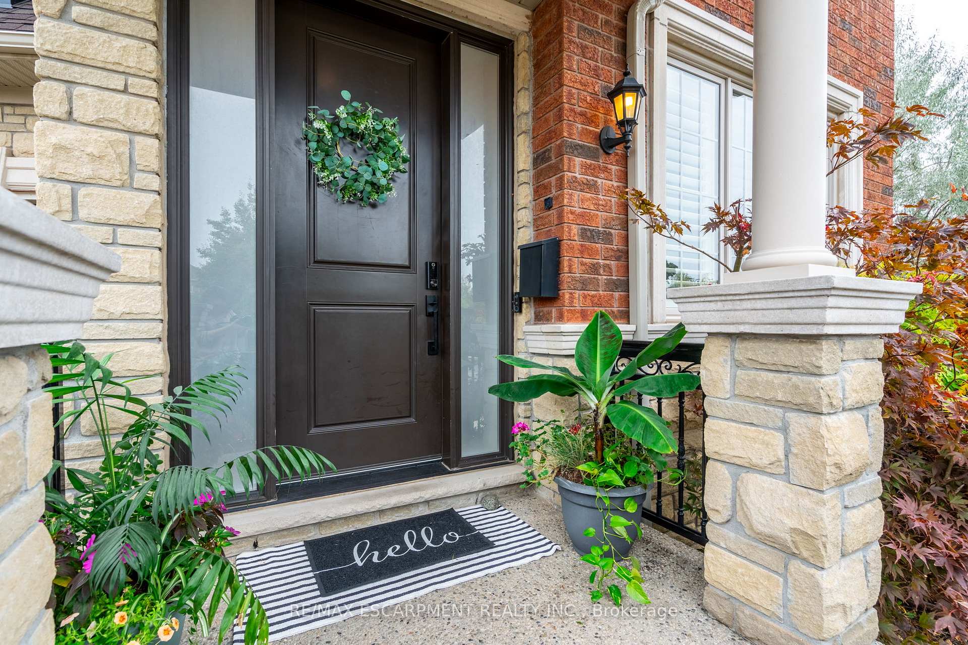 Photo 2 of 4610 Cornerstone Drive, Burlington, Alton — HOMEH