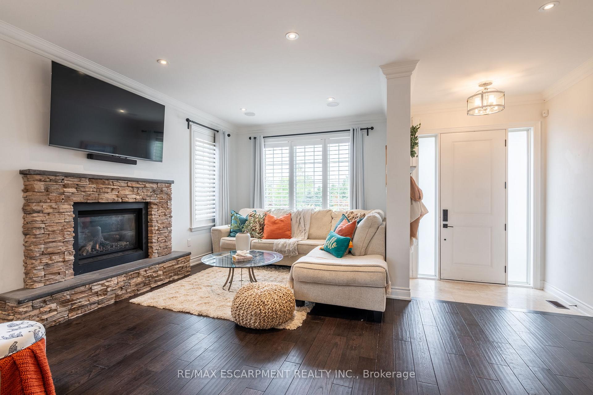 Photo 3 of 4610 Cornerstone Drive, Burlington, Alton — HOMEH