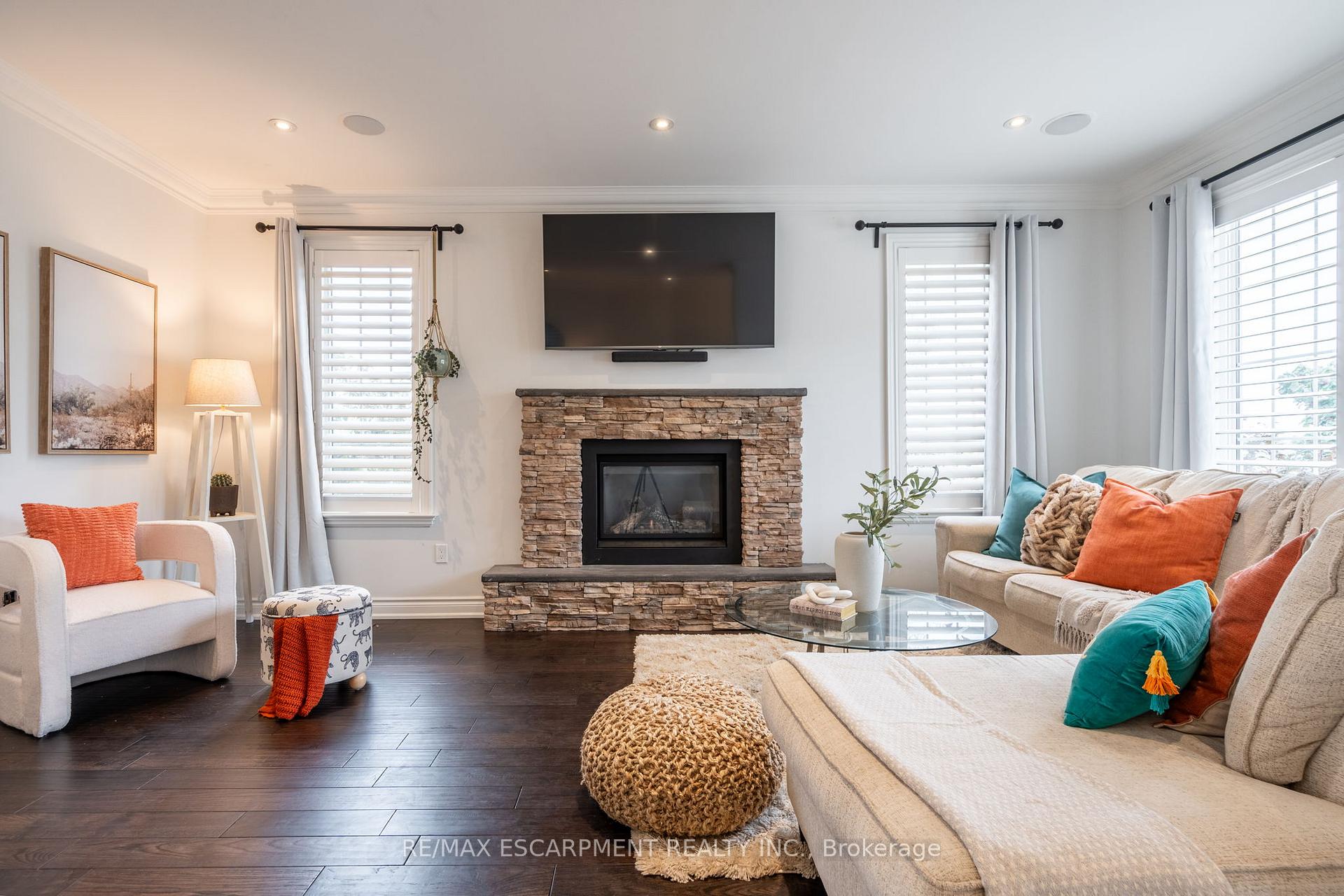Photo 4 of 4610 Cornerstone Drive, Burlington, Alton — HOMEH