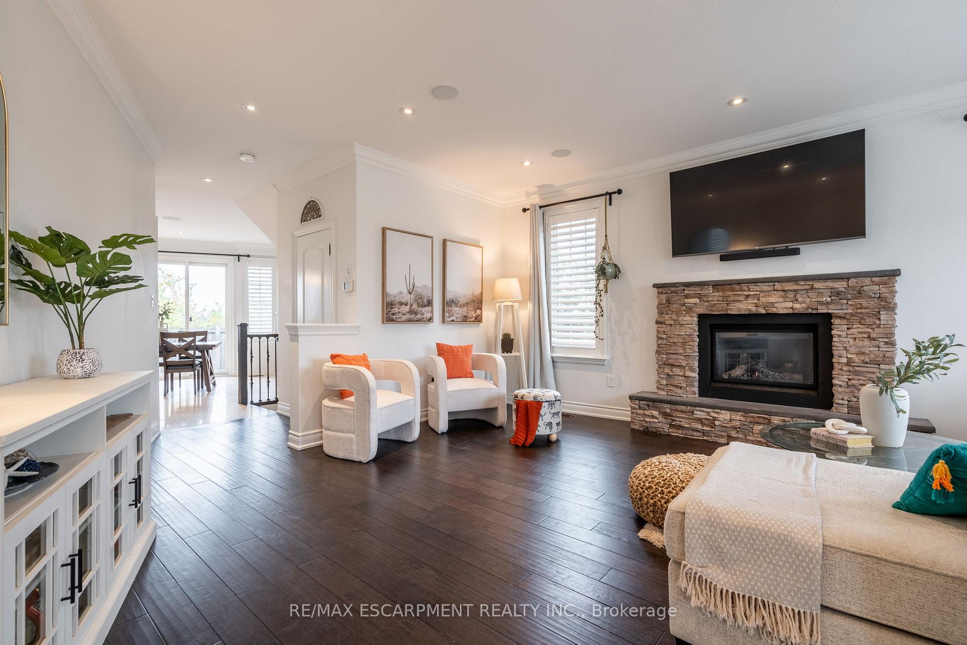Photo 5 of 4610 Cornerstone Drive, Burlington, Alton — HOMEH