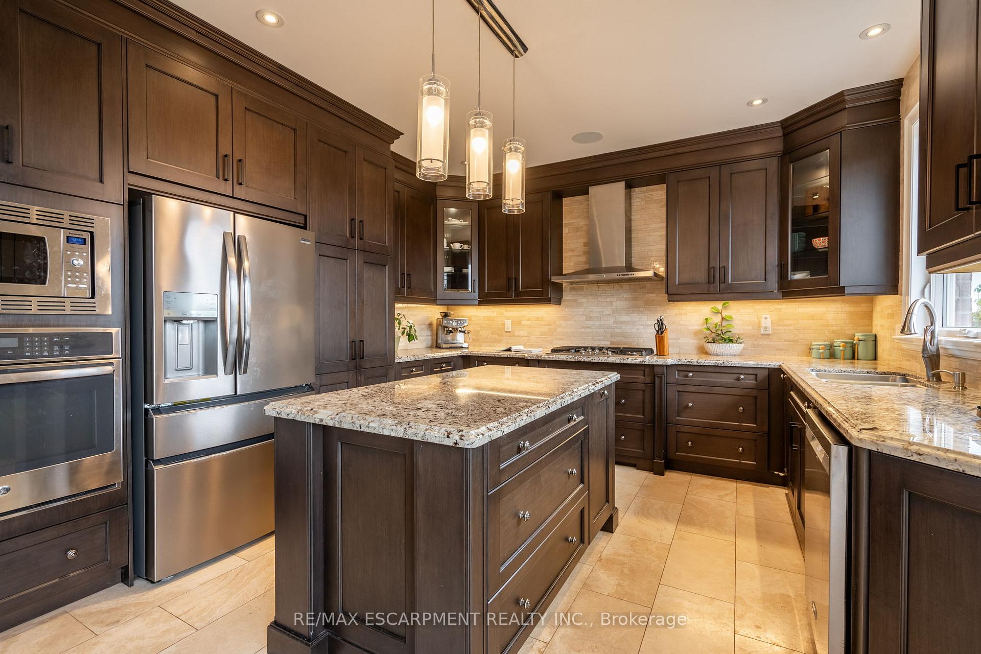 Photo 7 of 4610 Cornerstone Drive, Burlington, Alton — HOMEH