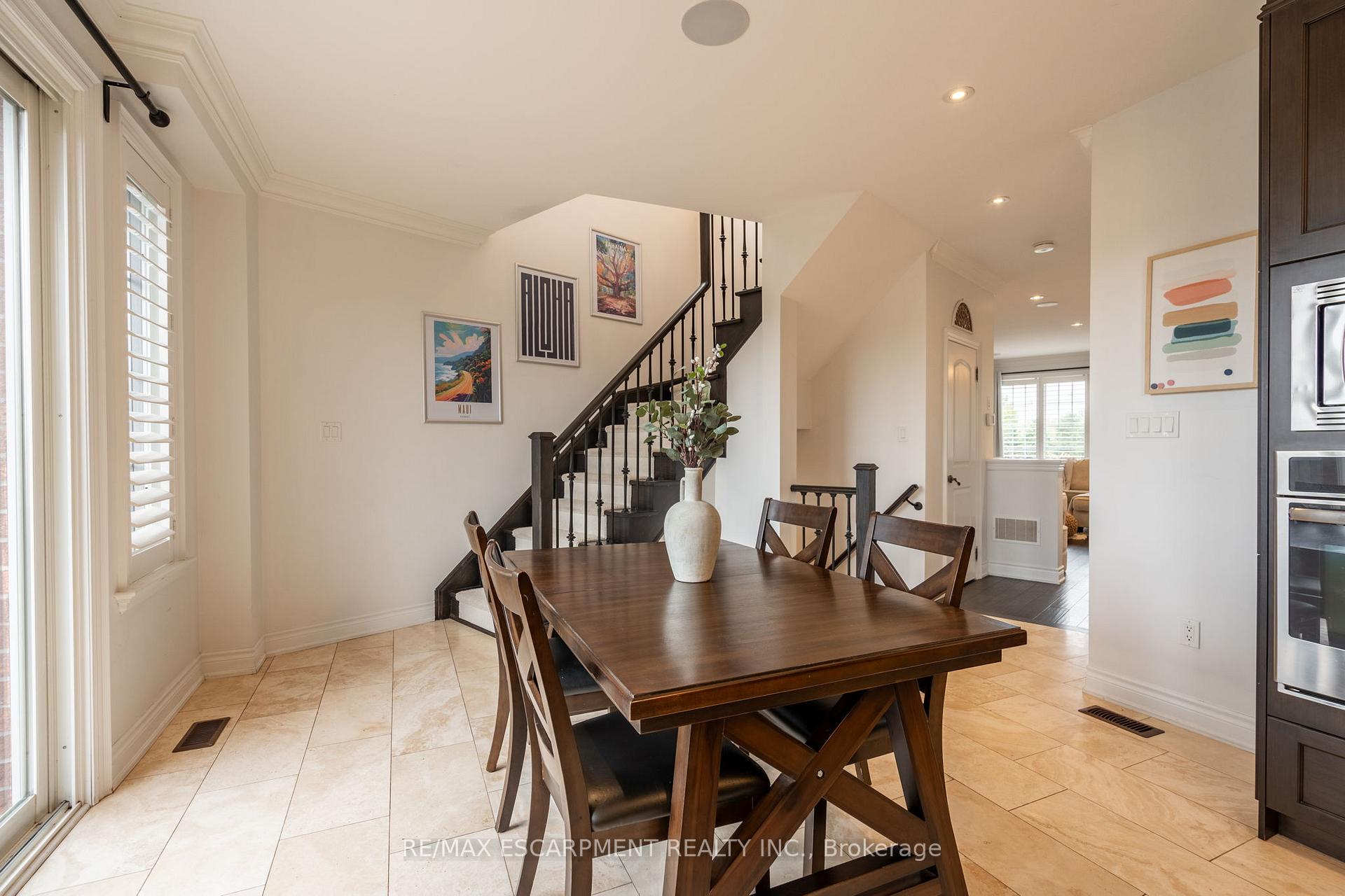 Photo 9 of 4610 Cornerstone Drive, Burlington, Alton — HOMEH