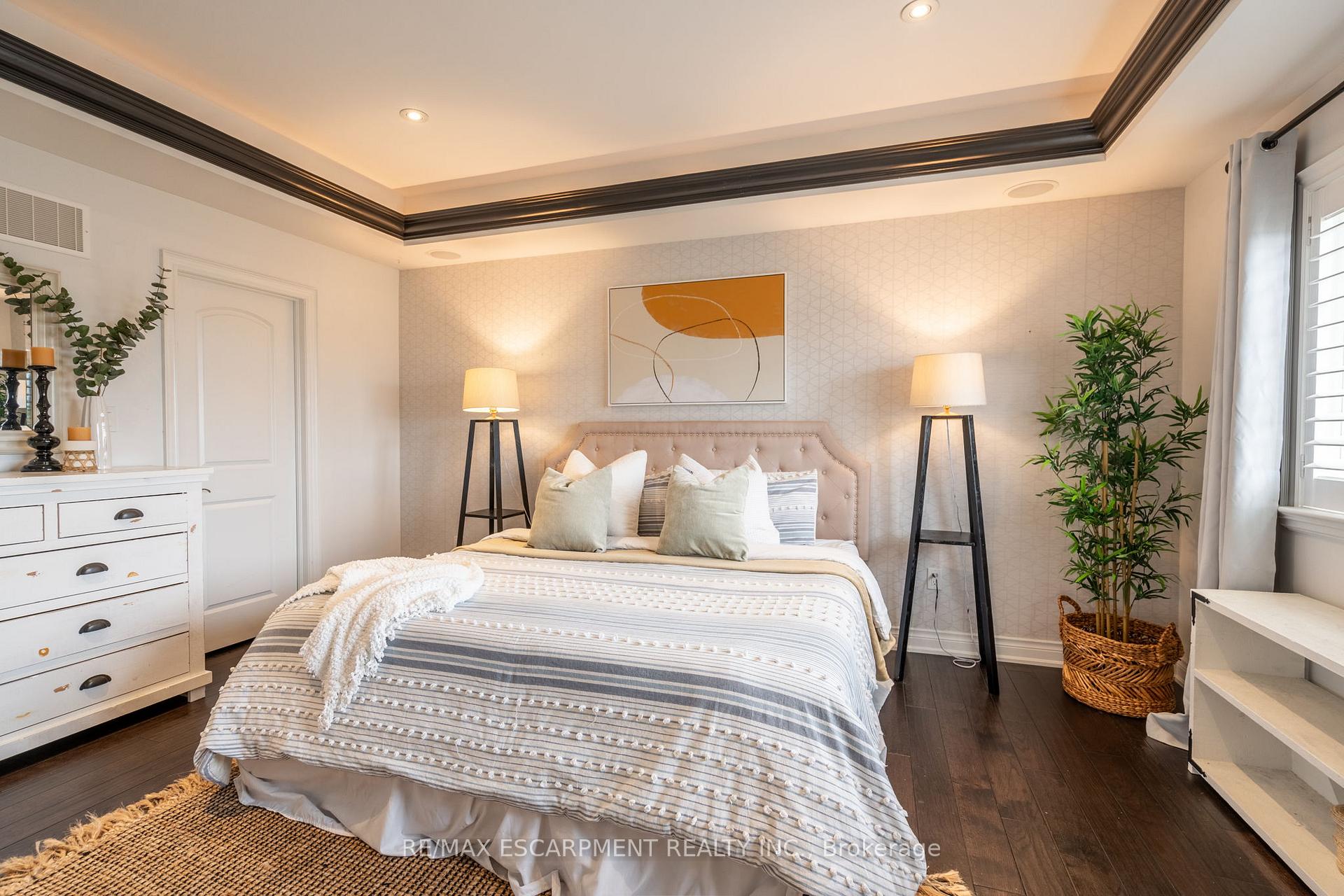 Photo 12 of 4610 Cornerstone Drive, Burlington, Alton — HOMEH