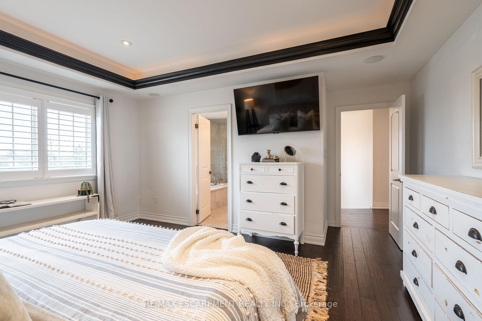 Photo 13 of 4610 Cornerstone Drive, Burlington, Alton — HOMEH