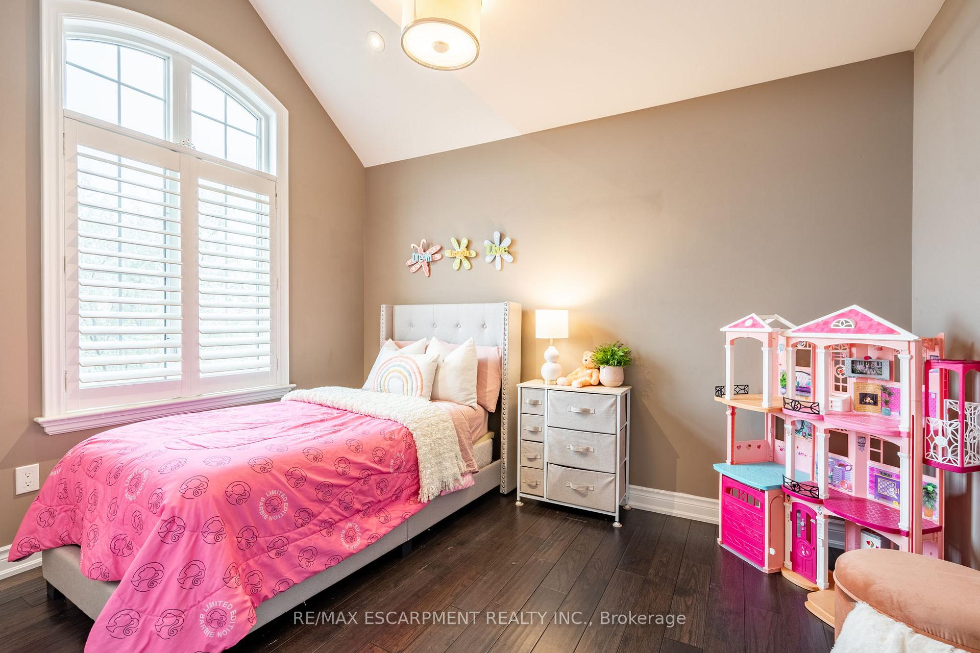 Photo 17 of 4610 Cornerstone Drive, Burlington, Alton — HOMEH