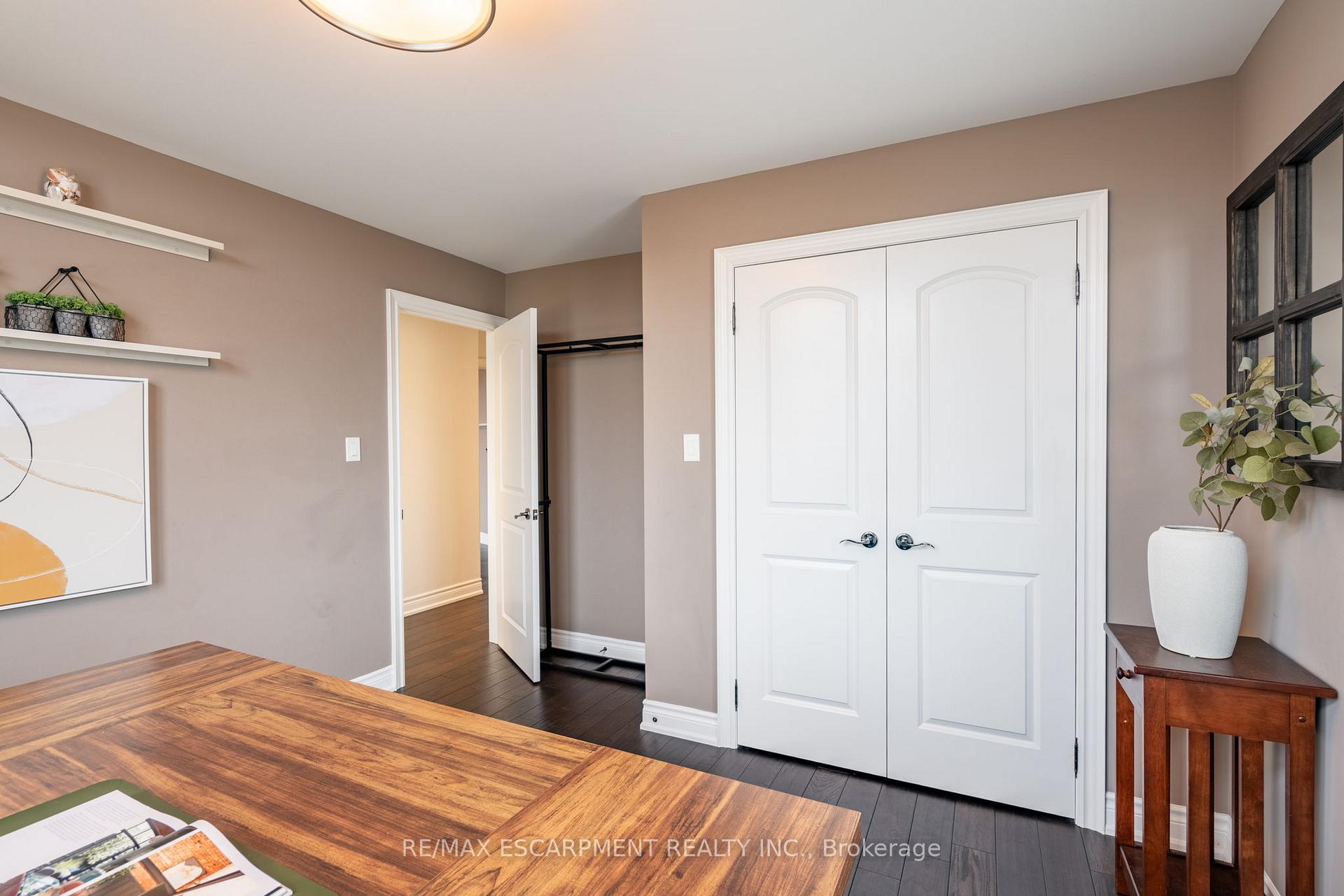 Photo 22 of 4610 Cornerstone Drive, Burlington, Alton — HOMEH