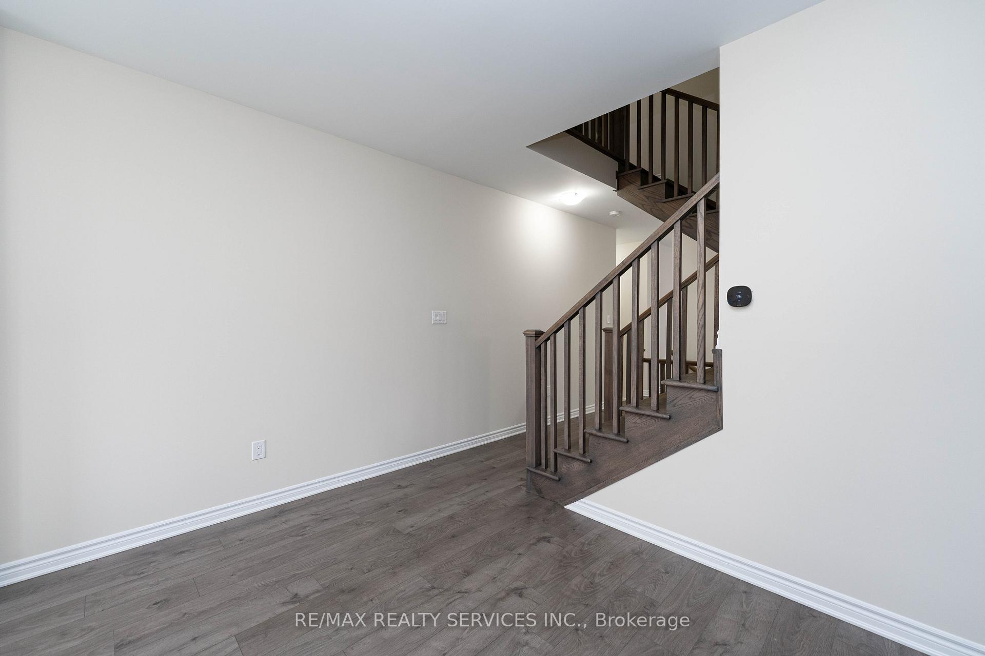 Photo 5 of 29 Circus Crescent N, Brampton, Northwest Brampton — HOMEH