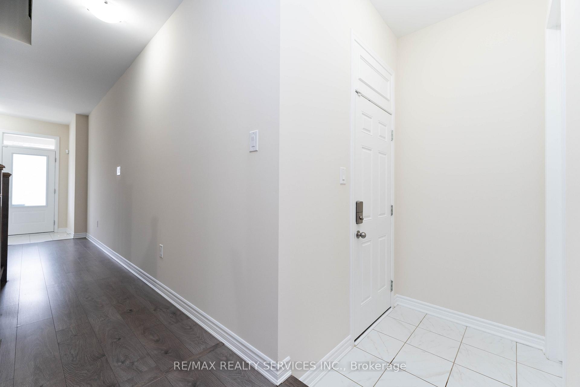 Photo 8 of 29 Circus Crescent N, Brampton, Northwest Brampton — HOMEH