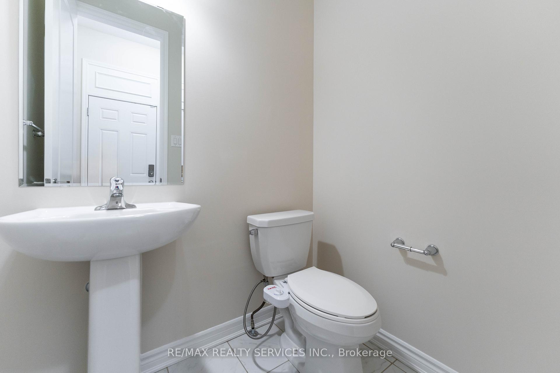 Photo 9 of 29 Circus Crescent N, Brampton, Northwest Brampton — HOMEH