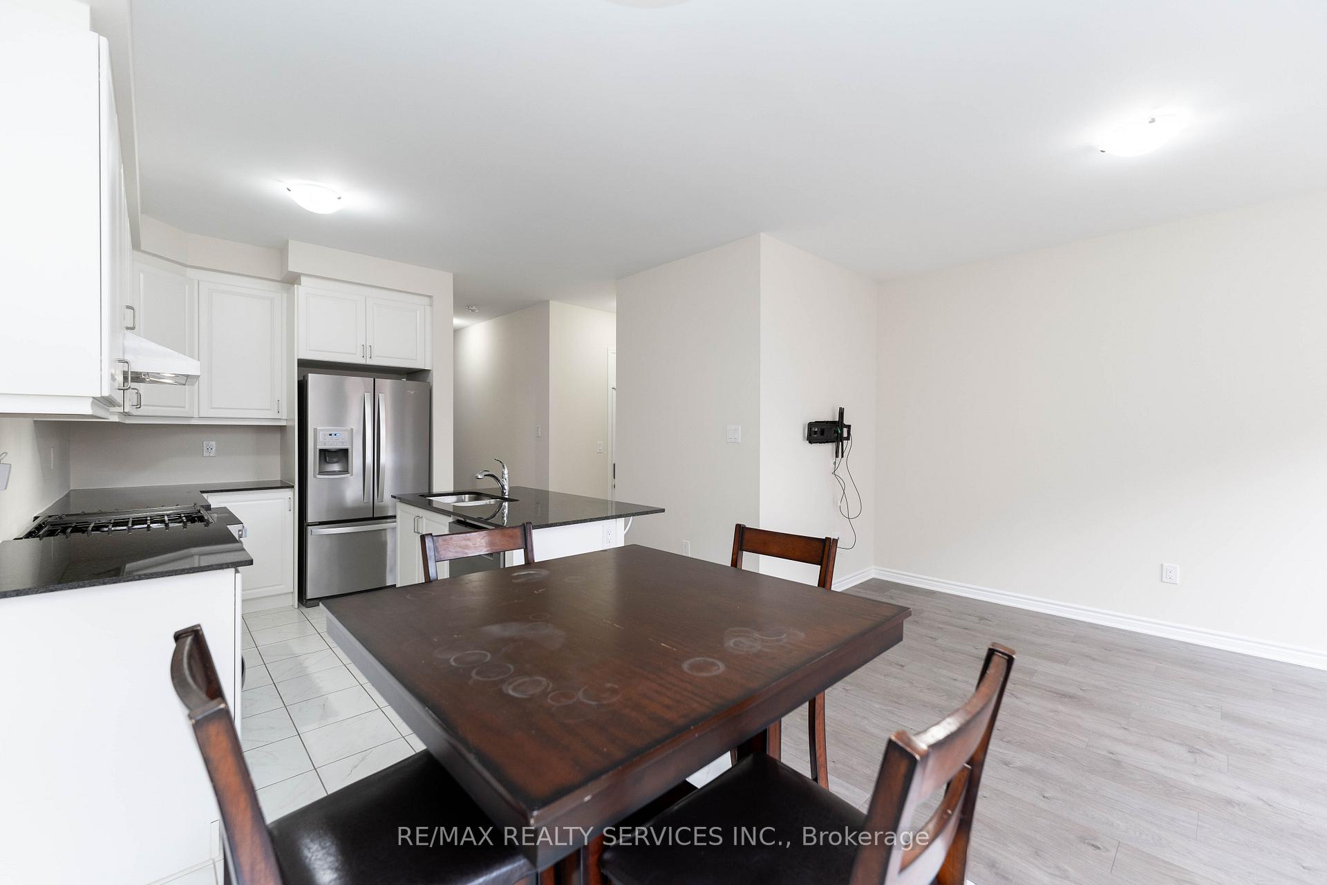 Photo 15 of 29 Circus Crescent N, Brampton, Northwest Brampton — HOMEH