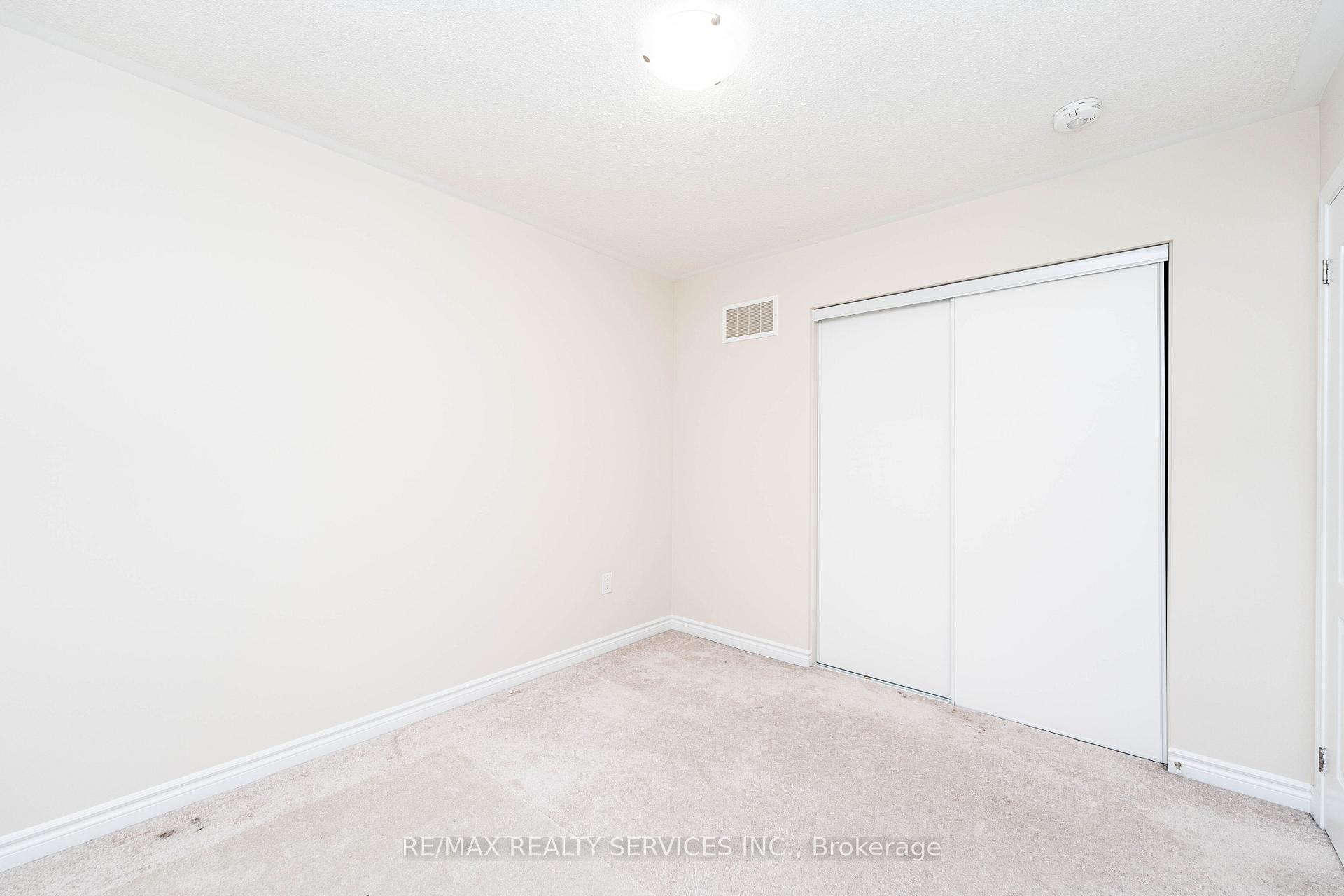 Photo 30 of 29 Circus Crescent N, Brampton, Northwest Brampton — HOMEH