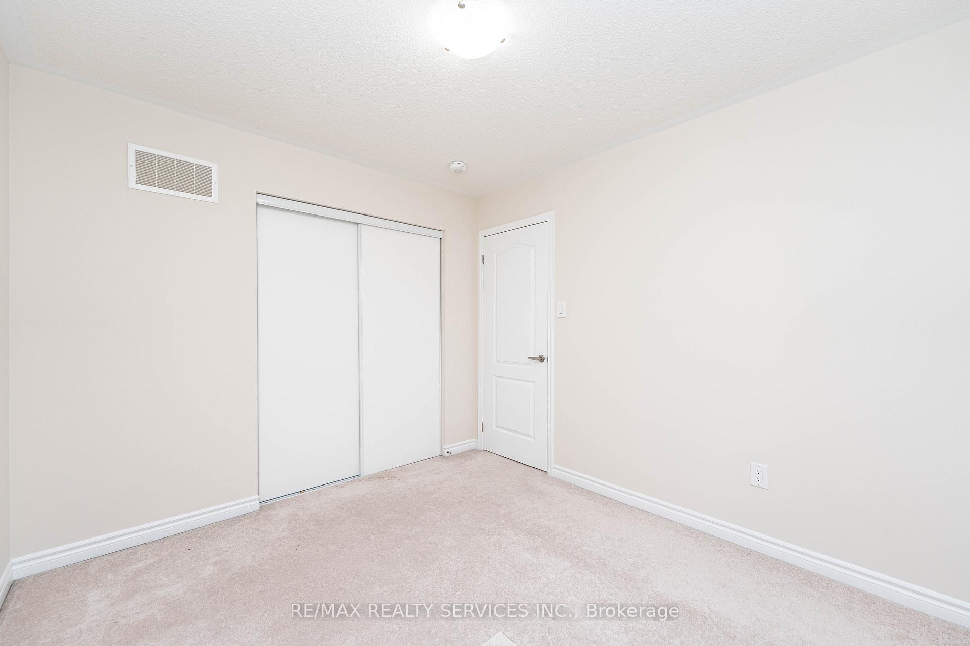 Photo 31 of 29 Circus Crescent N, Brampton, Northwest Brampton — HOMEH