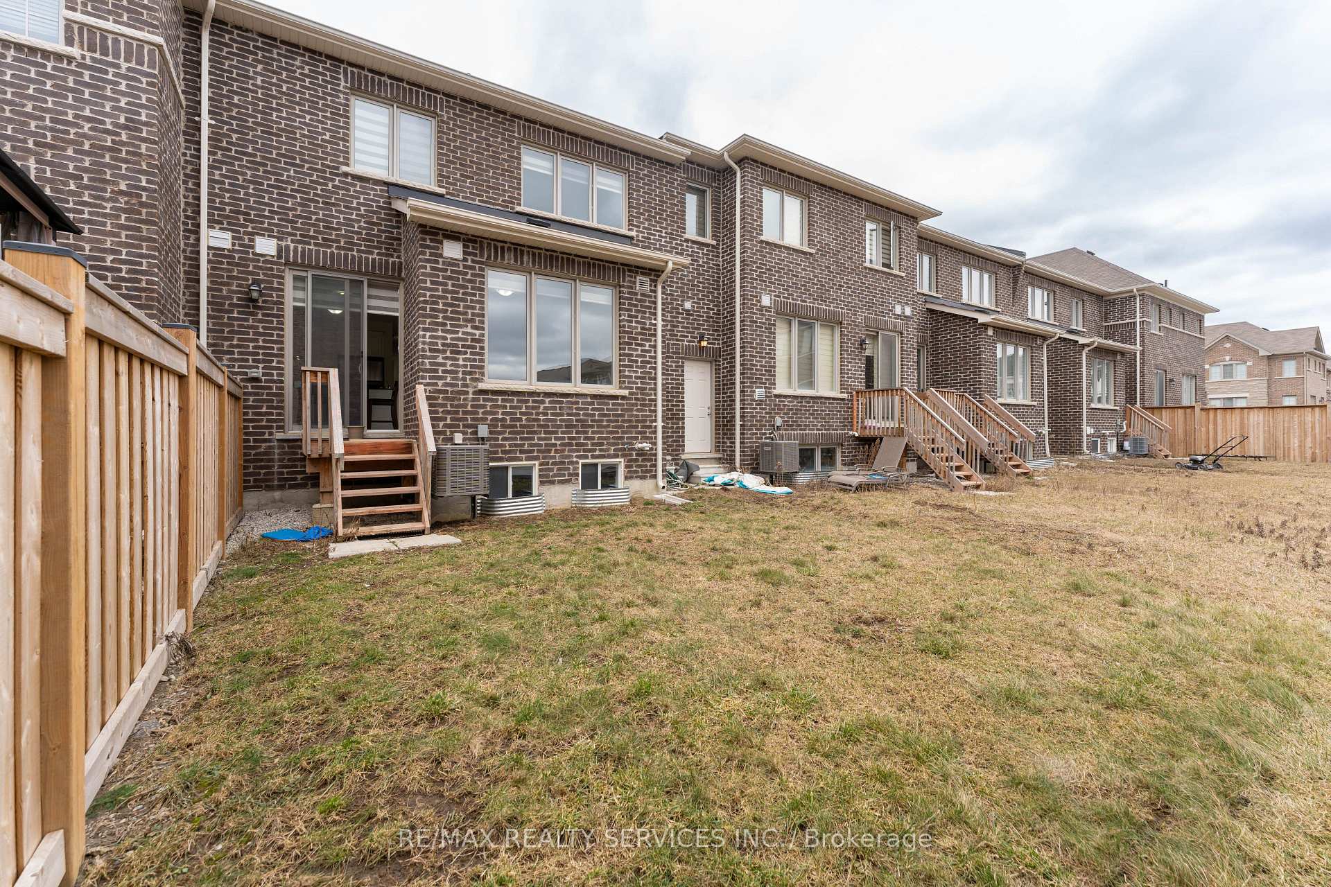 Photo 40 of 29 Circus Crescent N, Brampton, Northwest Brampton — HOMEH