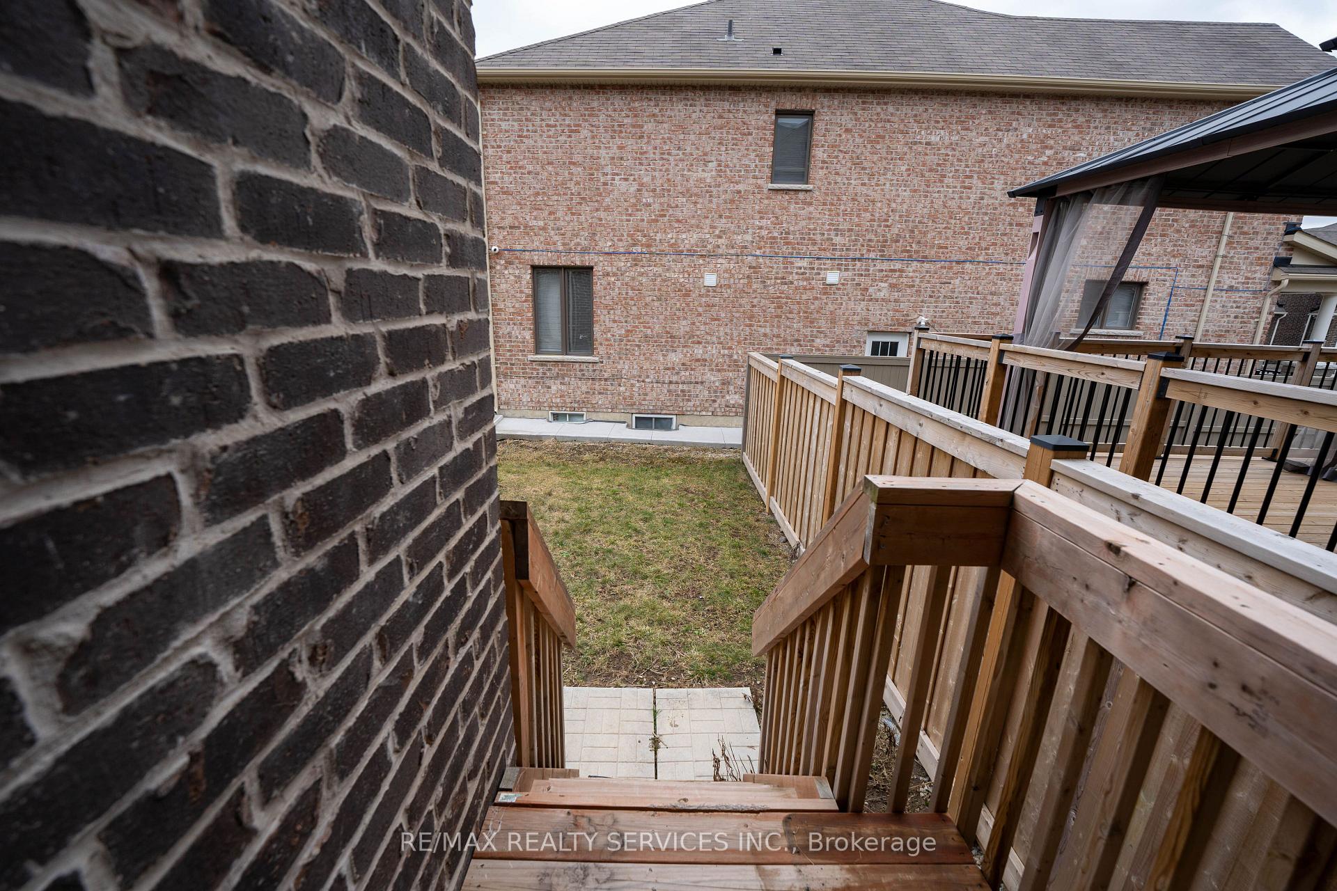 Photo 43 of 29 Circus Crescent N, Brampton, Northwest Brampton — HOMEH