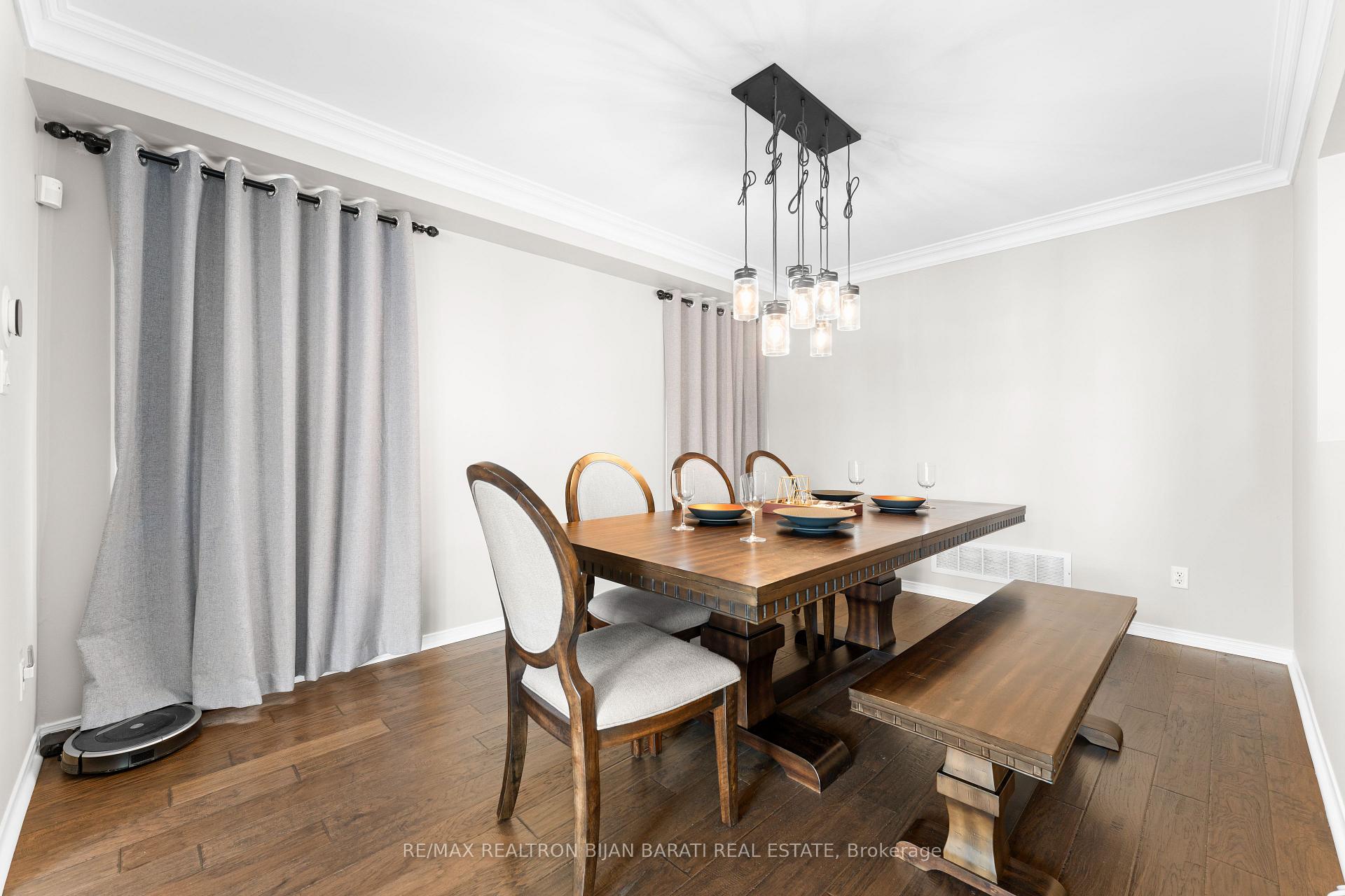 Photo 5 of 18 Monteith Crescent, Vaughan, Maple — HOMEH