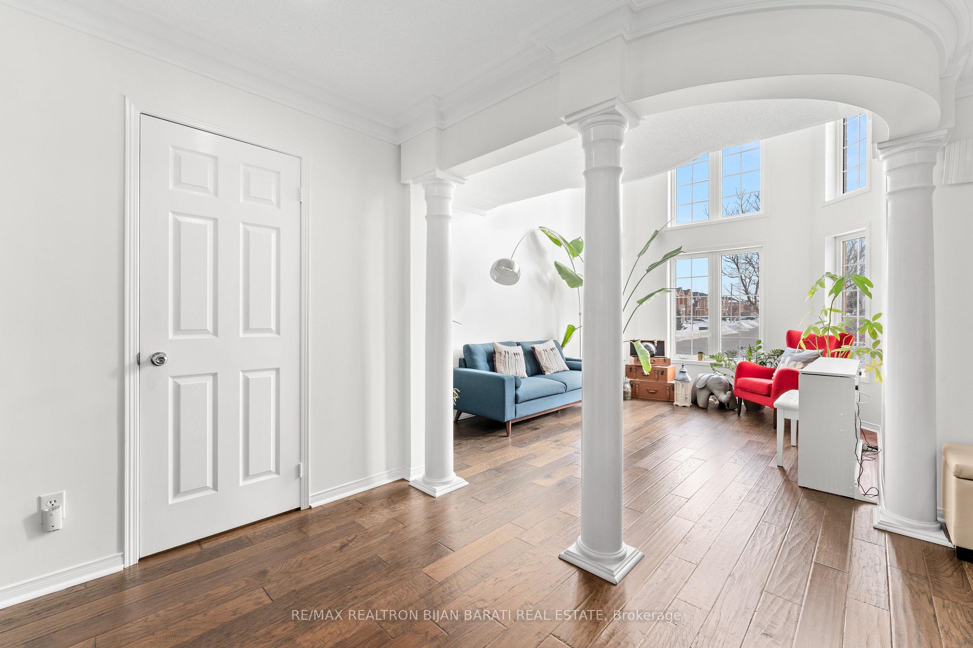 Photo 7 of 18 Monteith Crescent, Vaughan, Maple — HOMEH