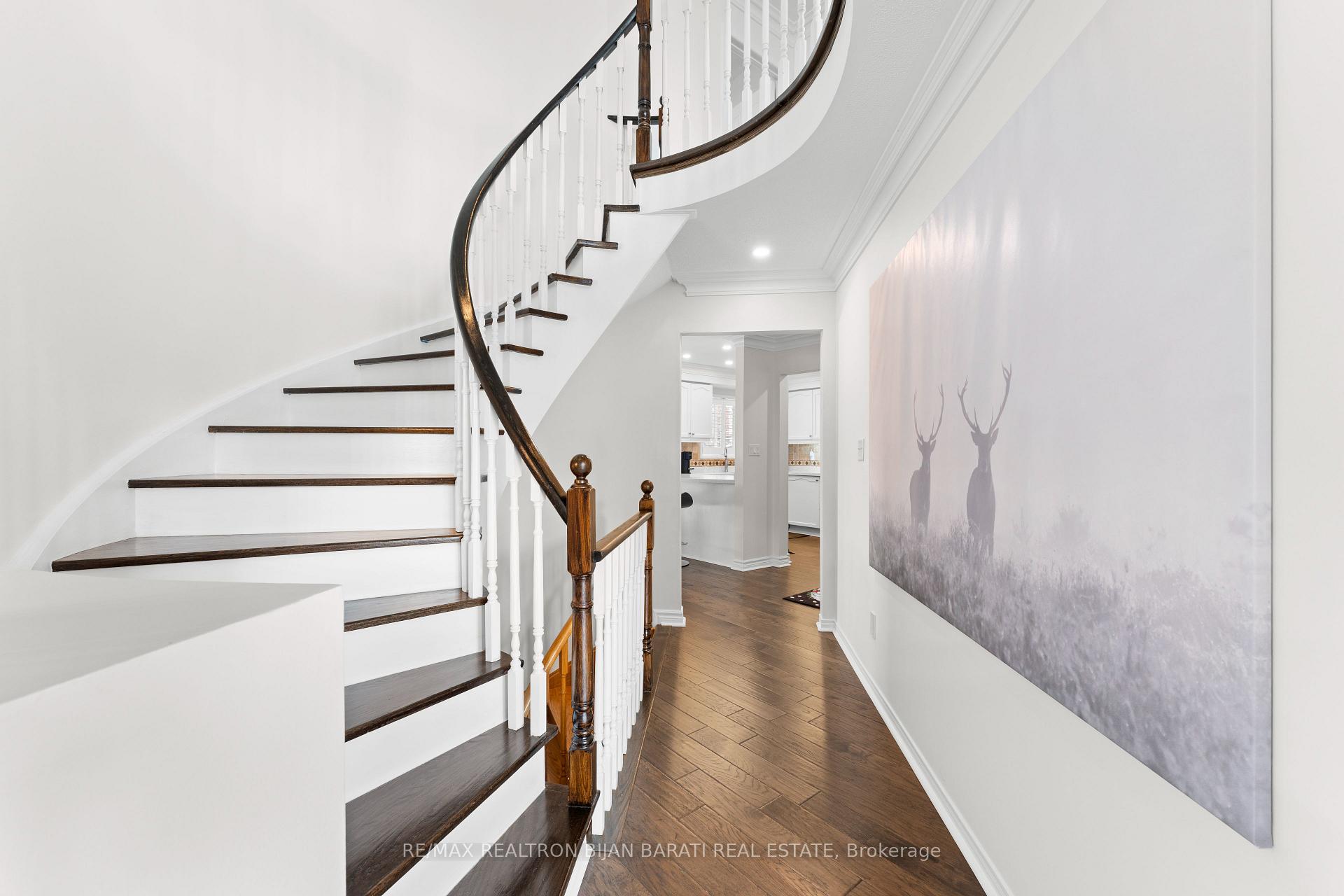 Photo 9 of 18 Monteith Crescent, Vaughan, Maple — HOMEH