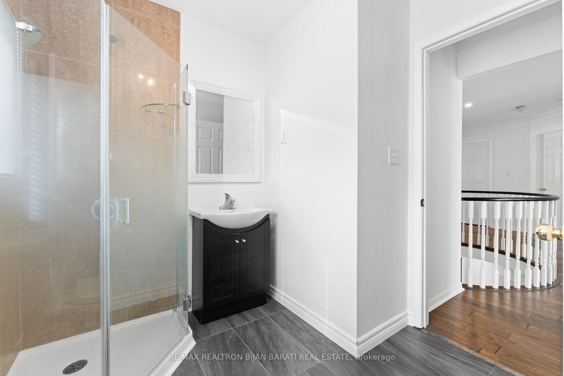 Photo 30 of 18 Monteith Crescent, Vaughan, Maple — HOMEH