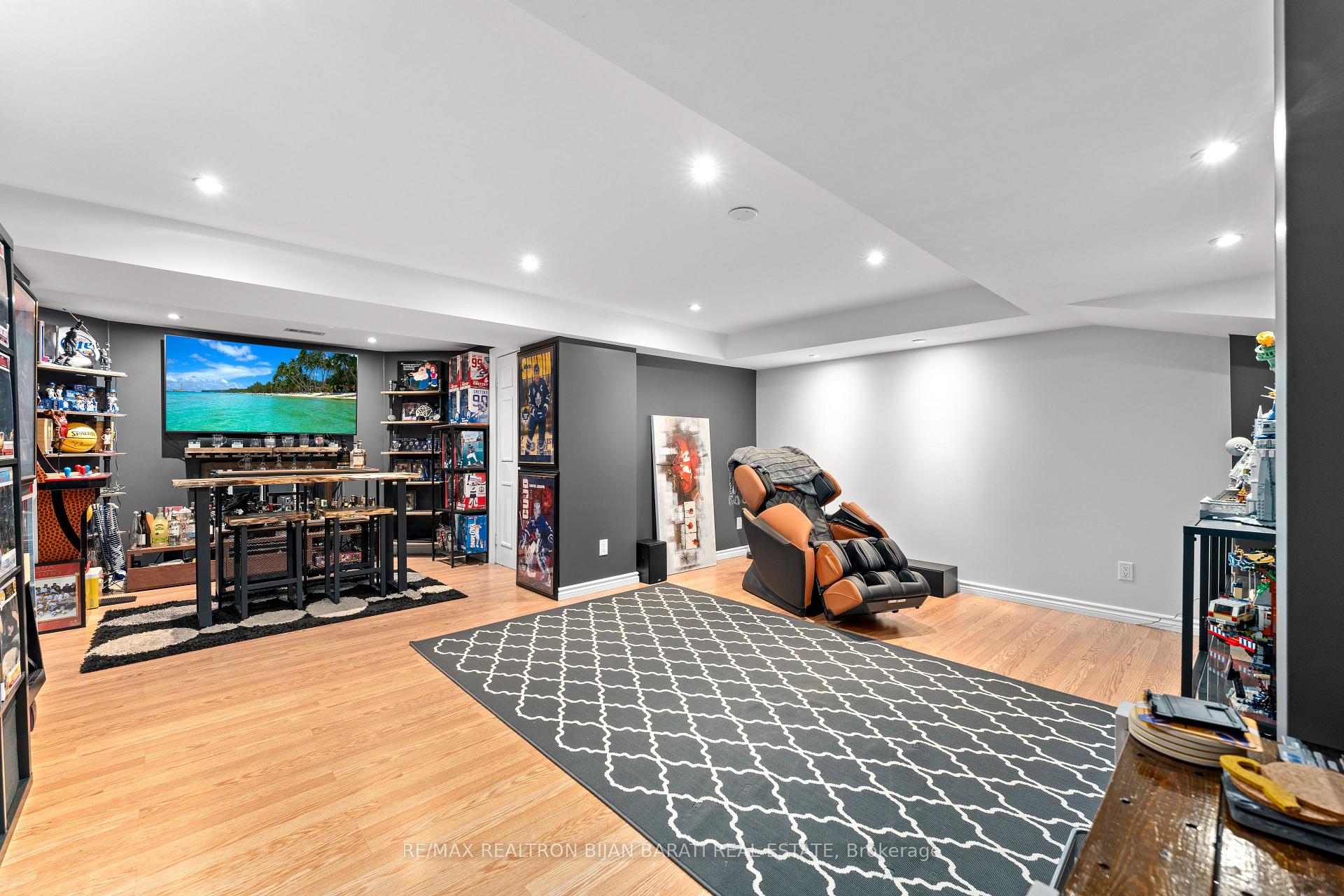 Photo 32 of 18 Monteith Crescent, Vaughan, Maple — HOMEH