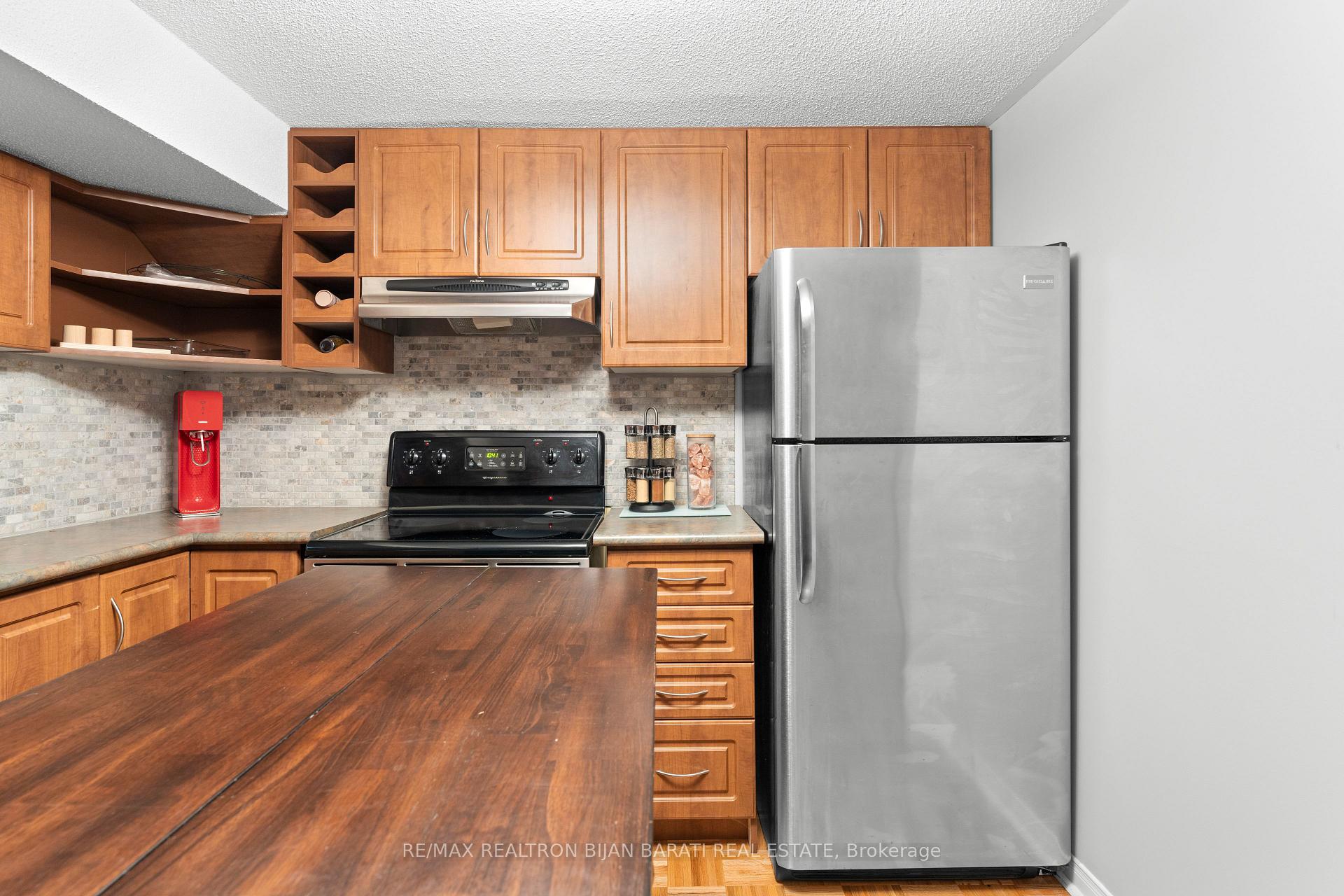Photo 36 of 18 Monteith Crescent, Vaughan, Maple — HOMEH