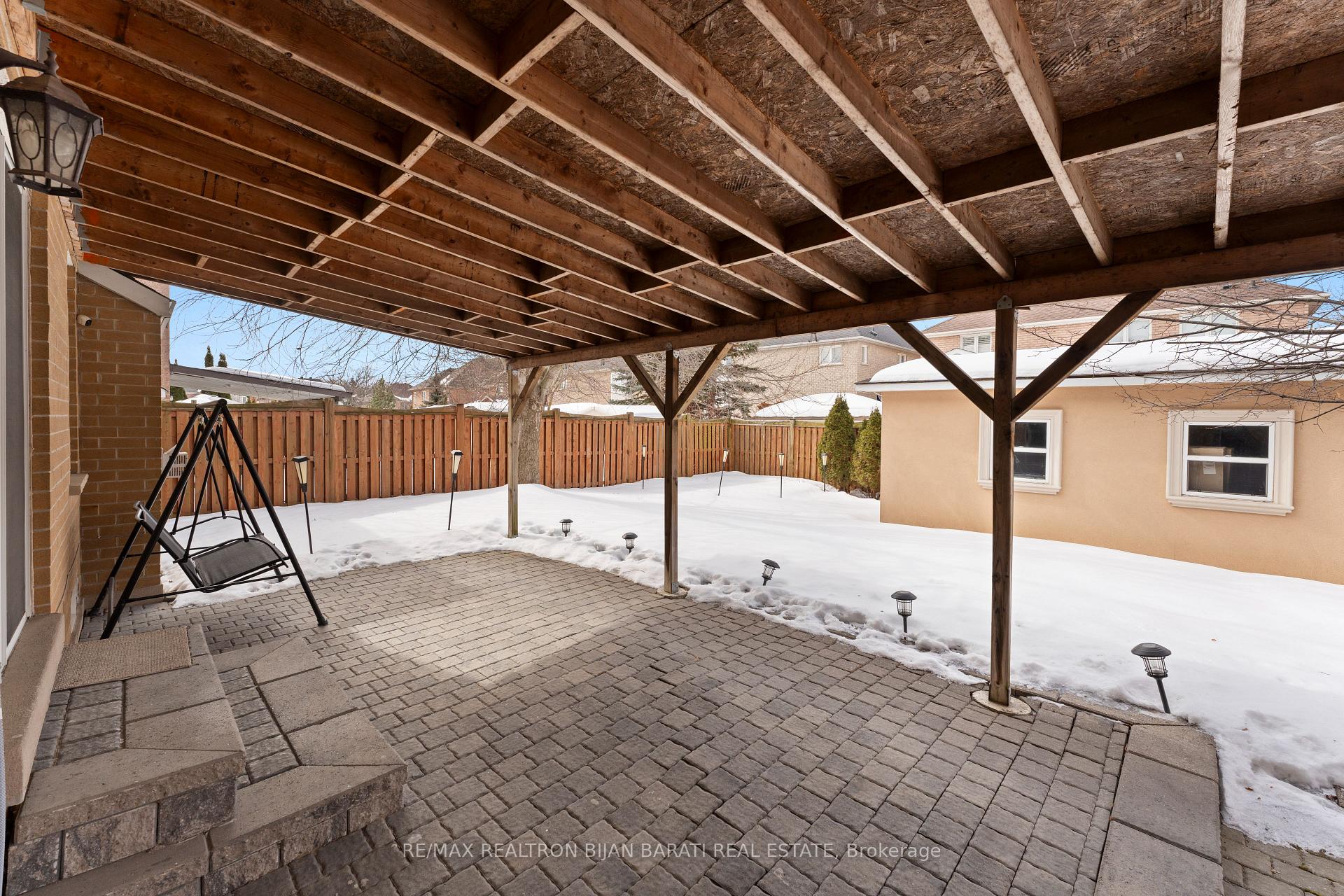 Photo 37 of 18 Monteith Crescent, Vaughan, Maple — HOMEH